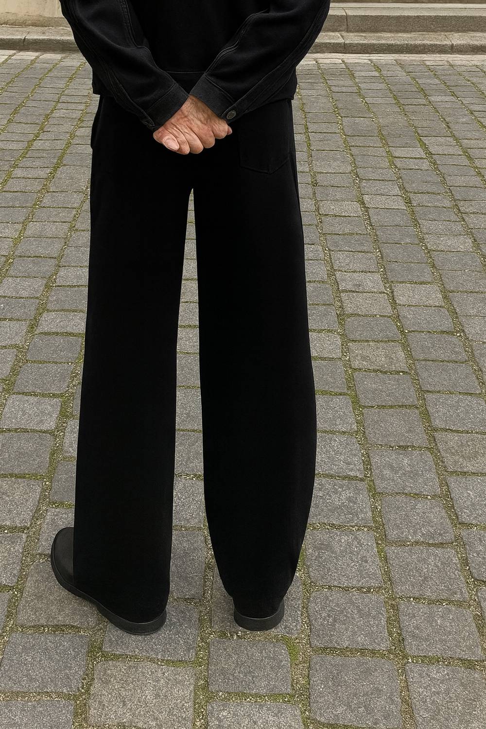 LEVORCE Loose Fit Black Jeans - Image 2