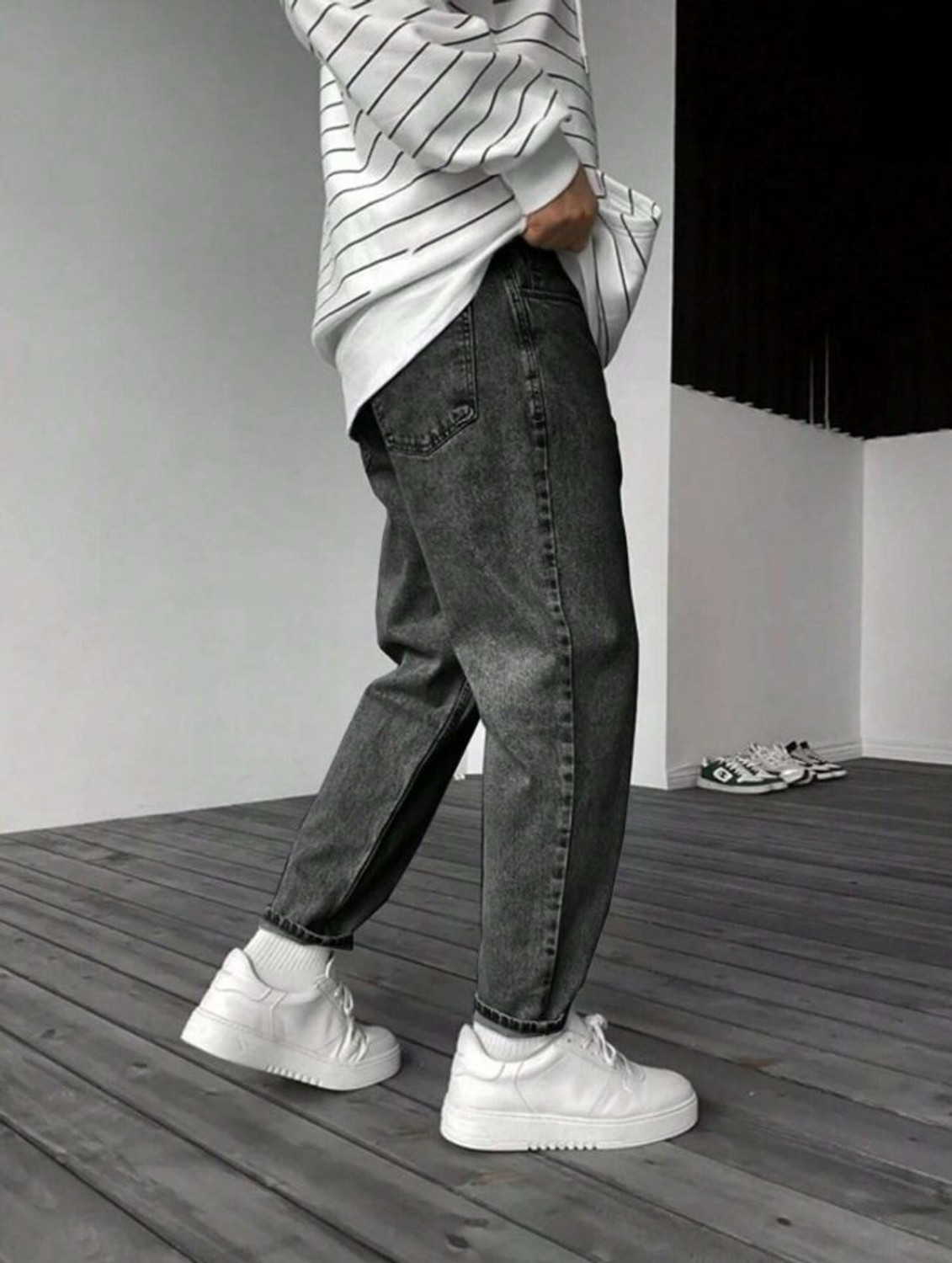 Image of AISHENTERPRISE Relaxed Fit Men Grey Jeans