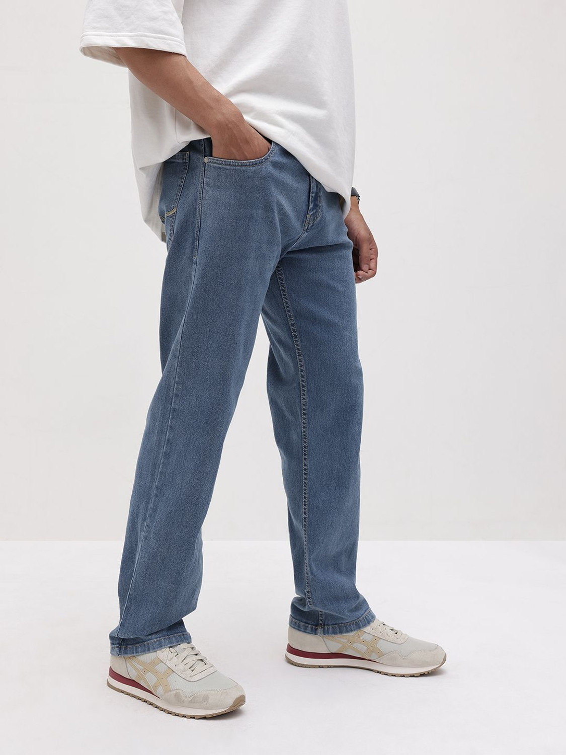 Image of Roadster Straight Fit Men Blue Jeans