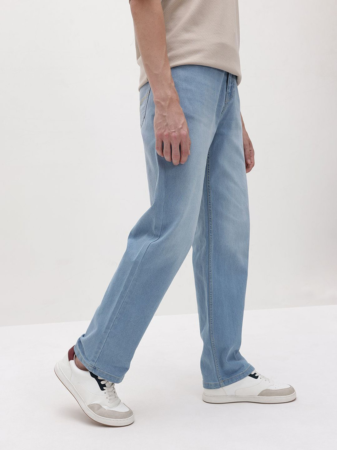 Image of Roadster Straight Fit Men Blue Jeans