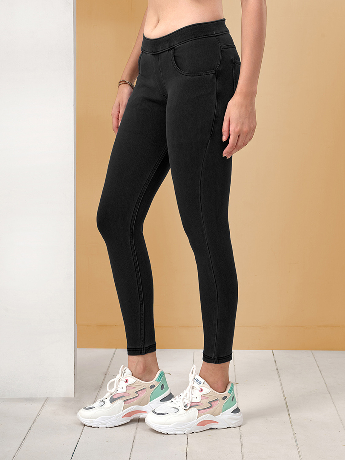 Image of Lyra Black Jegging