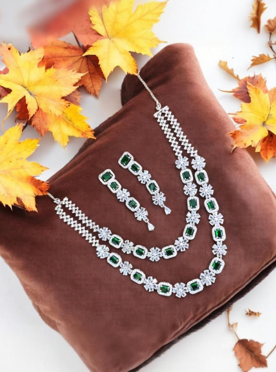 Image of WAMIQA Brass Rhodium Green Jewellery Set