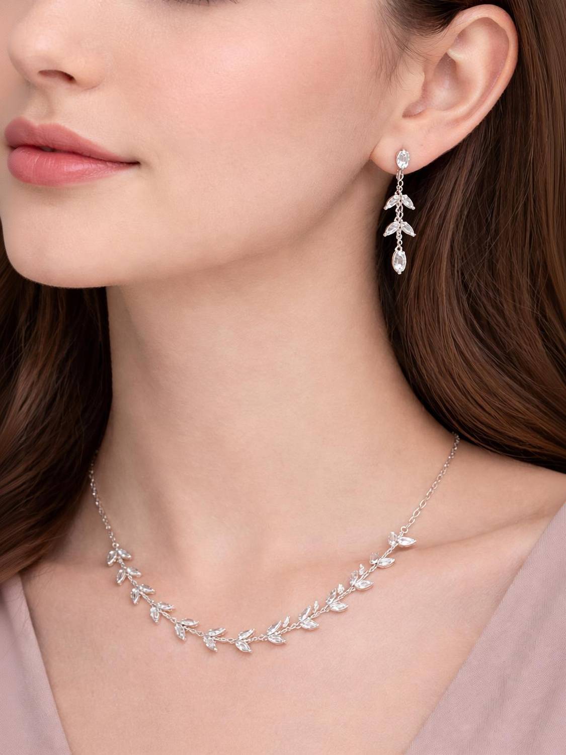 AntiqueCloset Alloy White Jewellery Set