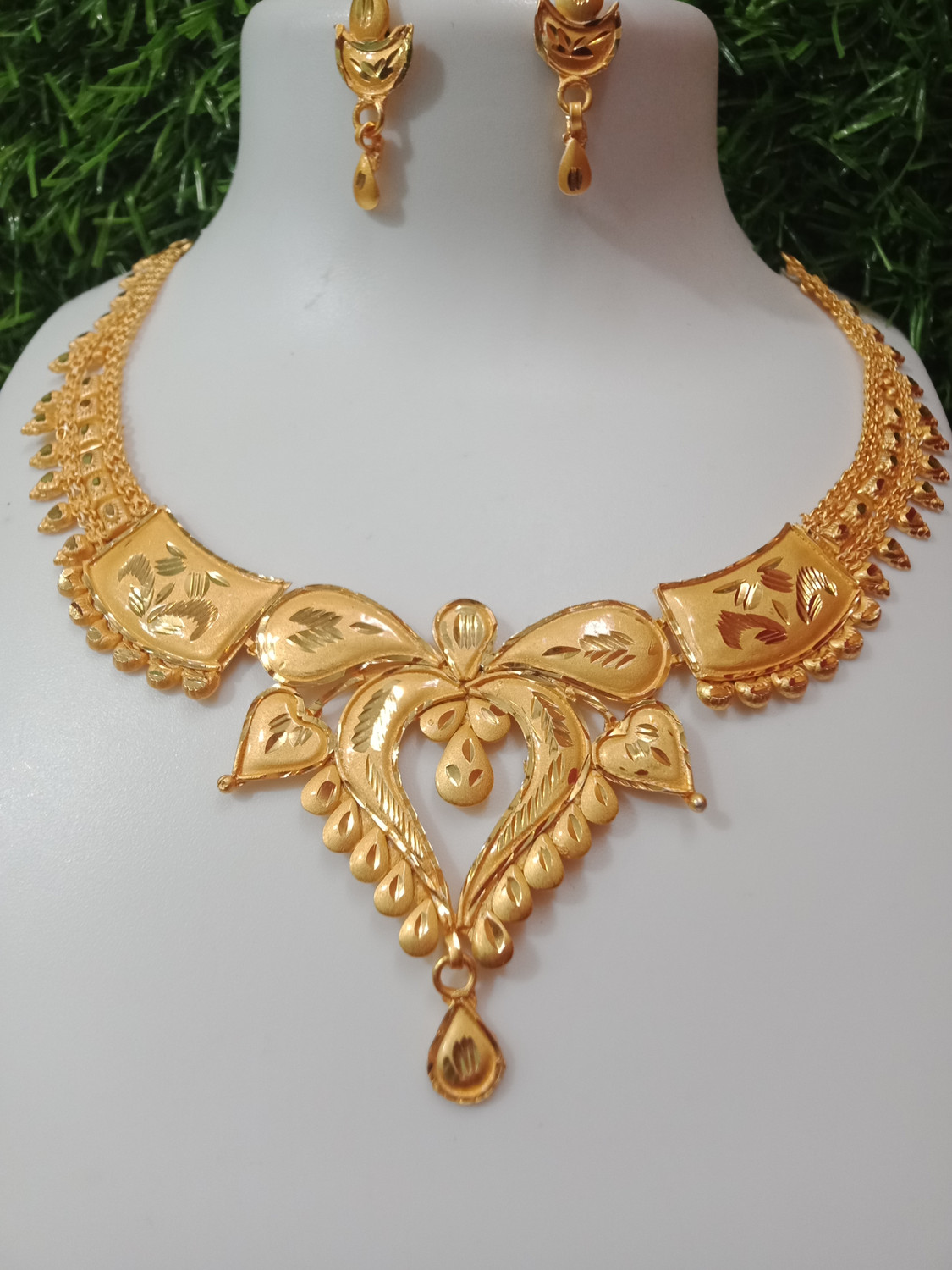 Image of Tanmaniyai Alloy Gold-plated Gold Jewellery Set