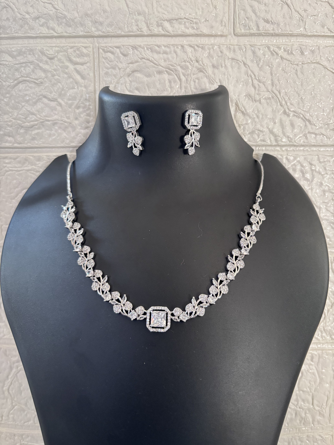 Image of VIIORA Brass Silver Silver Jewellery Set
