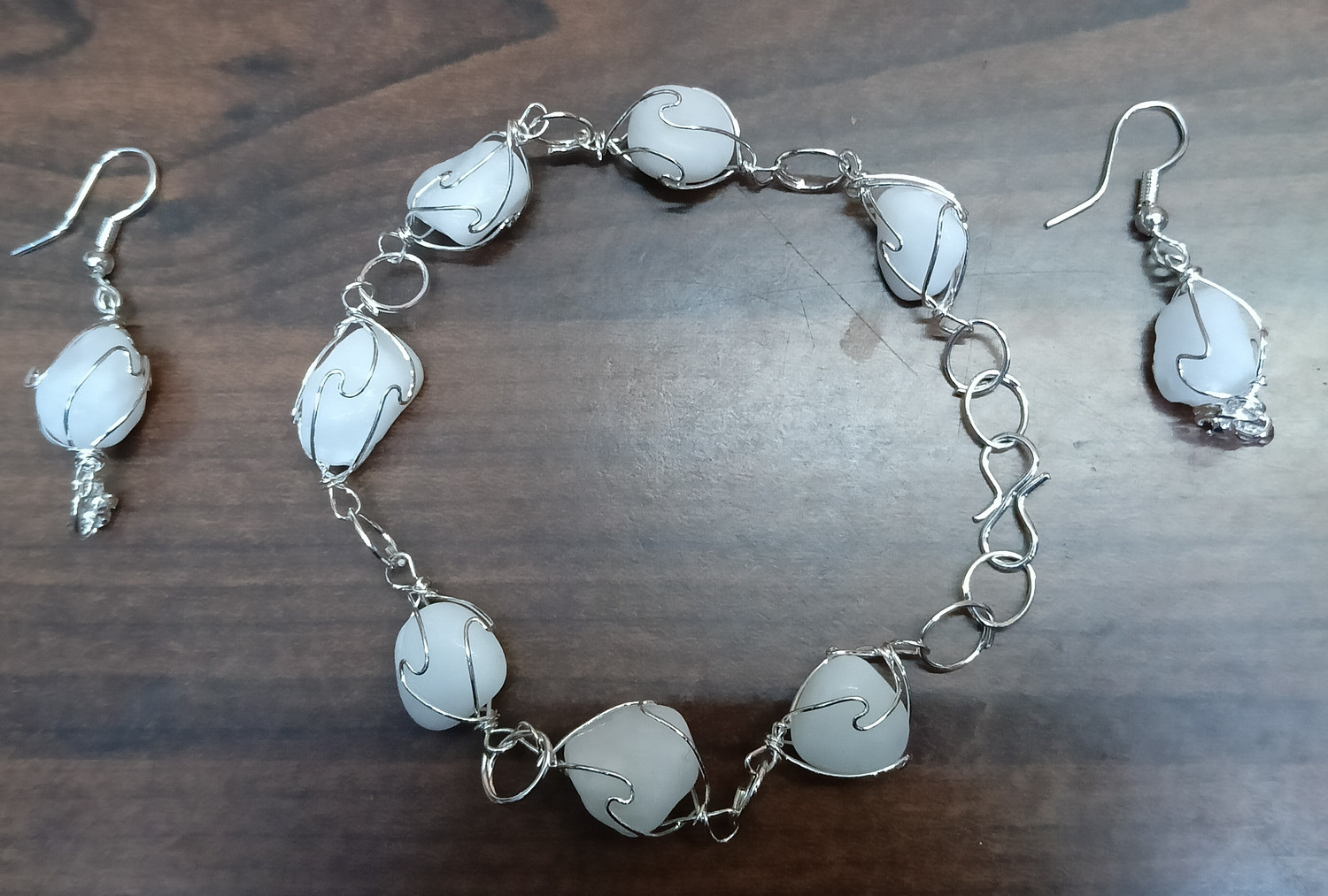 Image of Sulbha Alloy White Jewellery Set