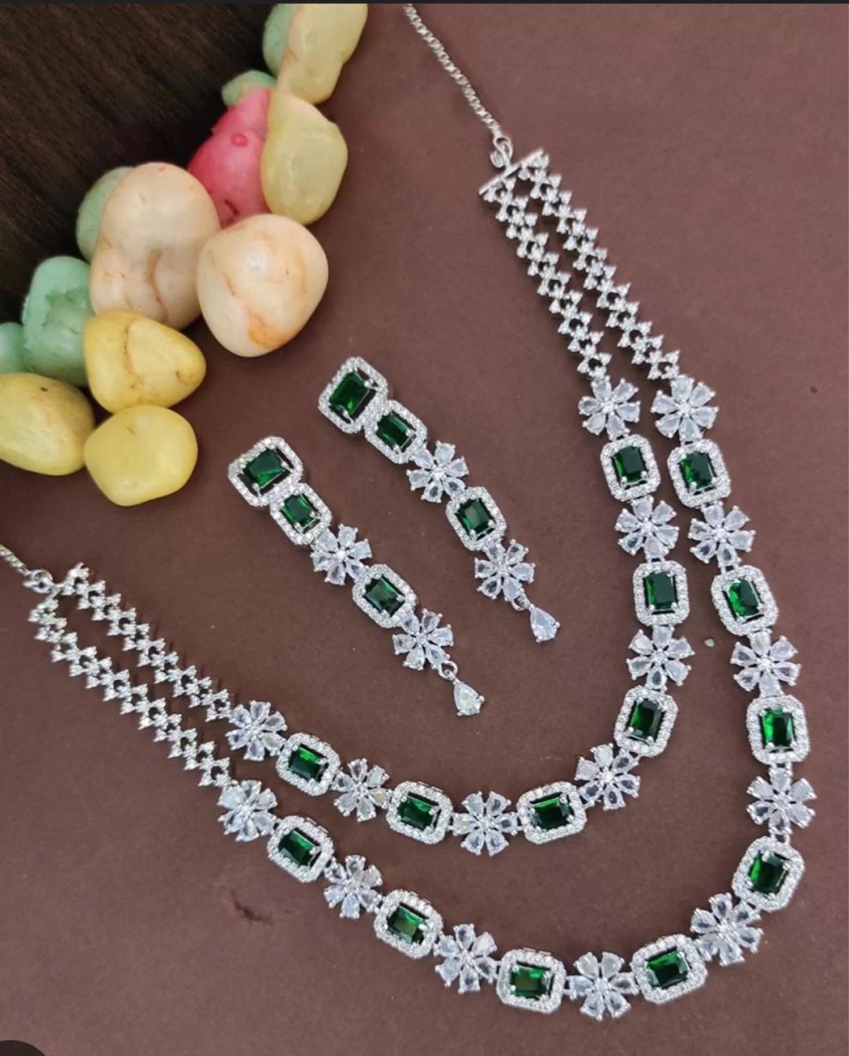 Image of WAMIQA Brass Rhodium Green Jewellery Set