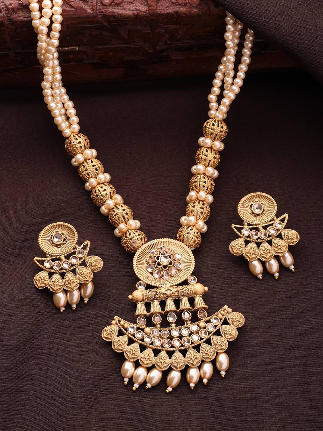 Adiva Brass Gold-plated White, Gold Jewellery Set