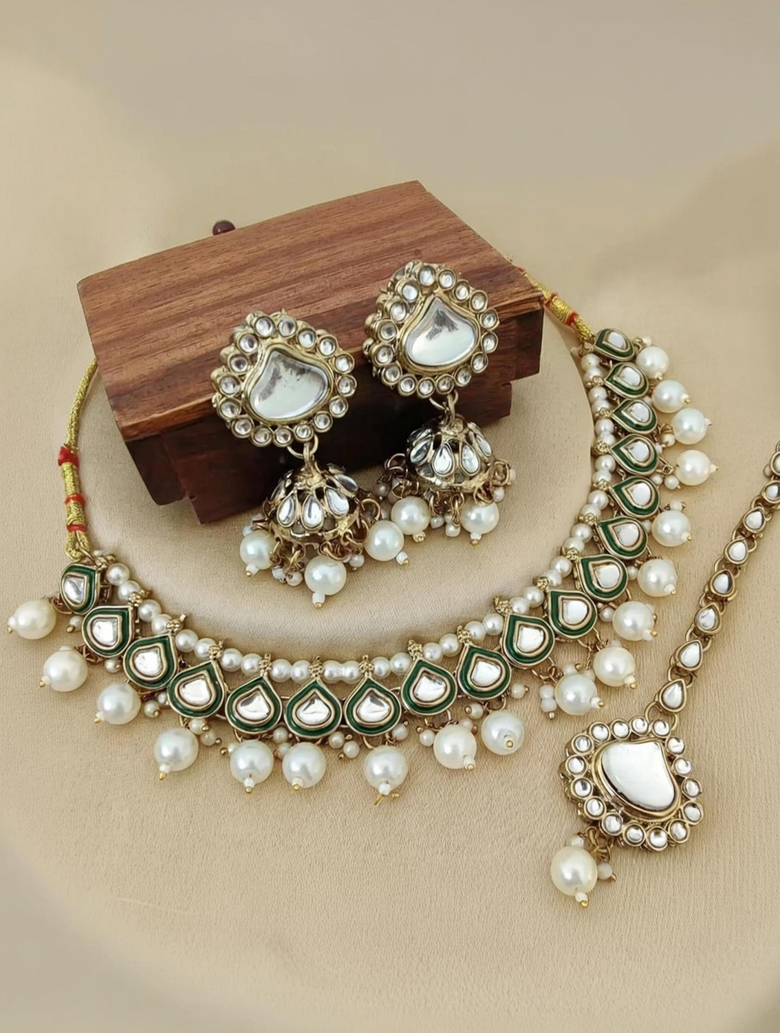 Image of Lucentarts Jewellery Alloy Gold-plated White Jewellery Set