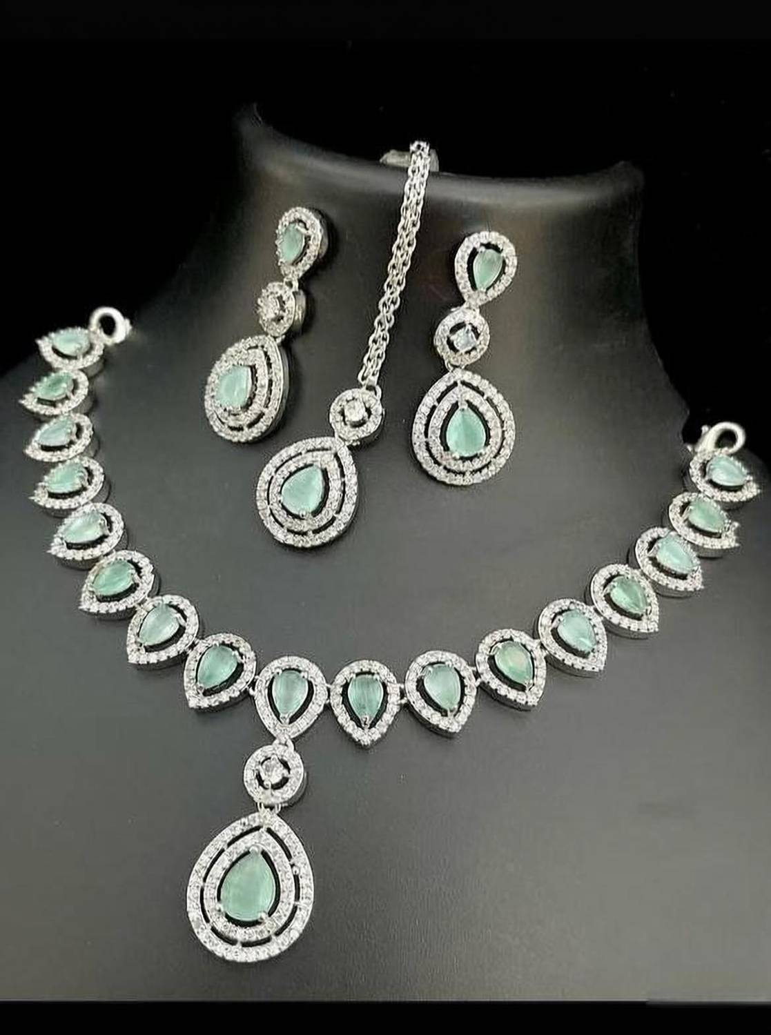 AKENTRPRISE Brass Silver Green Jewellery Set