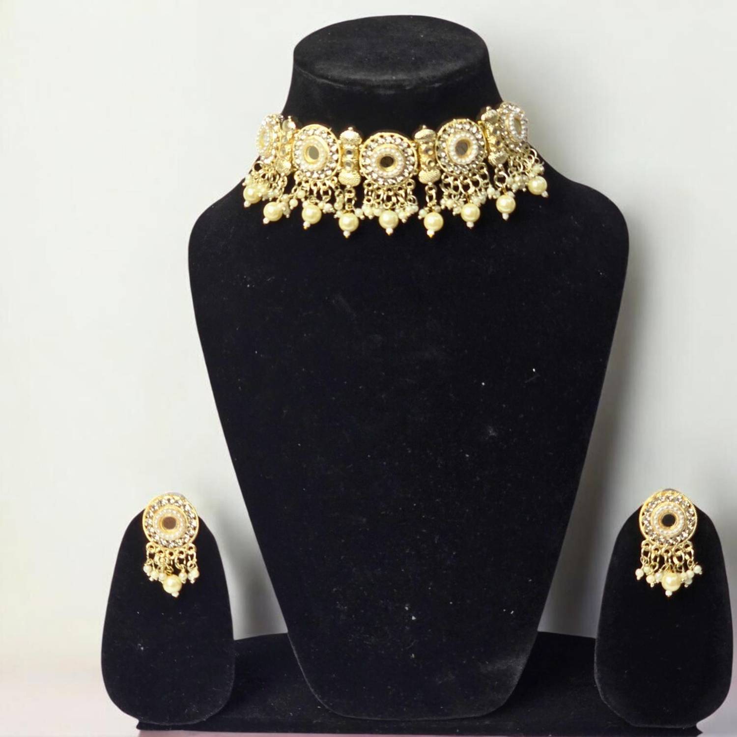 AjaraGems Alloy Gold-plated White Jewellery Set