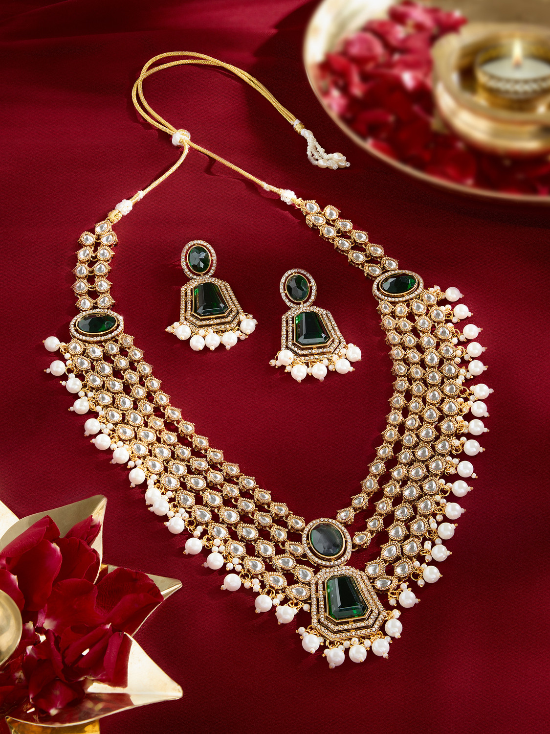 Image of ZAVERI PEARLS Alloy Gold-plated Green Jewellery Set