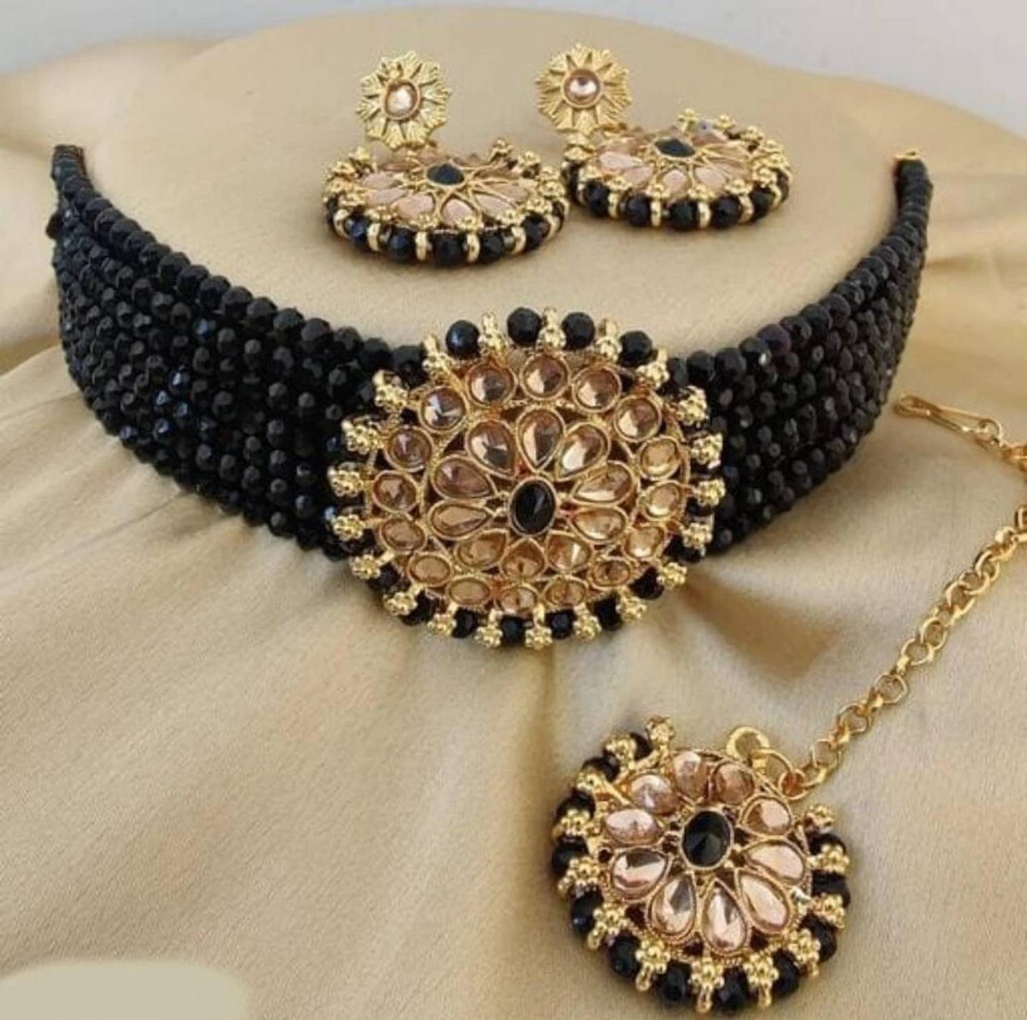 Bold Style Alloy Gold-plated Black Jewellery Set