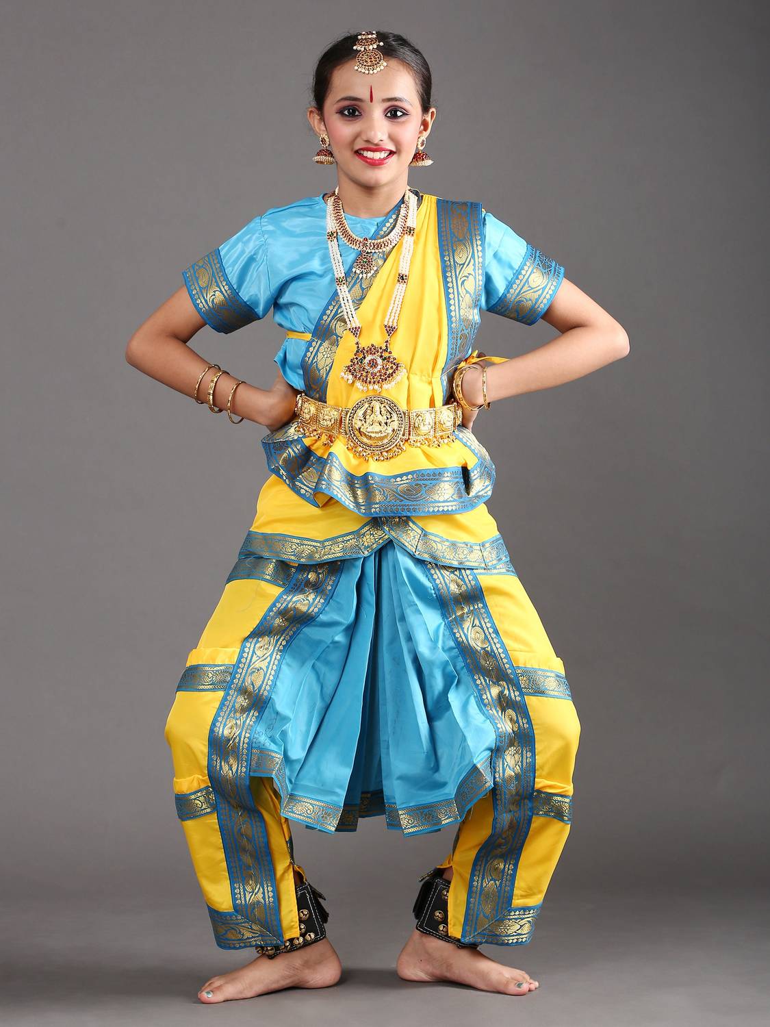 green emerald velvet dress BHARATANATYAMWORLD Bharatanatyam Dress Readymade Parrot Green And Blue  Color Costume Bharatnatyam (24 INCHES) : Amazon.in: Toys & Games