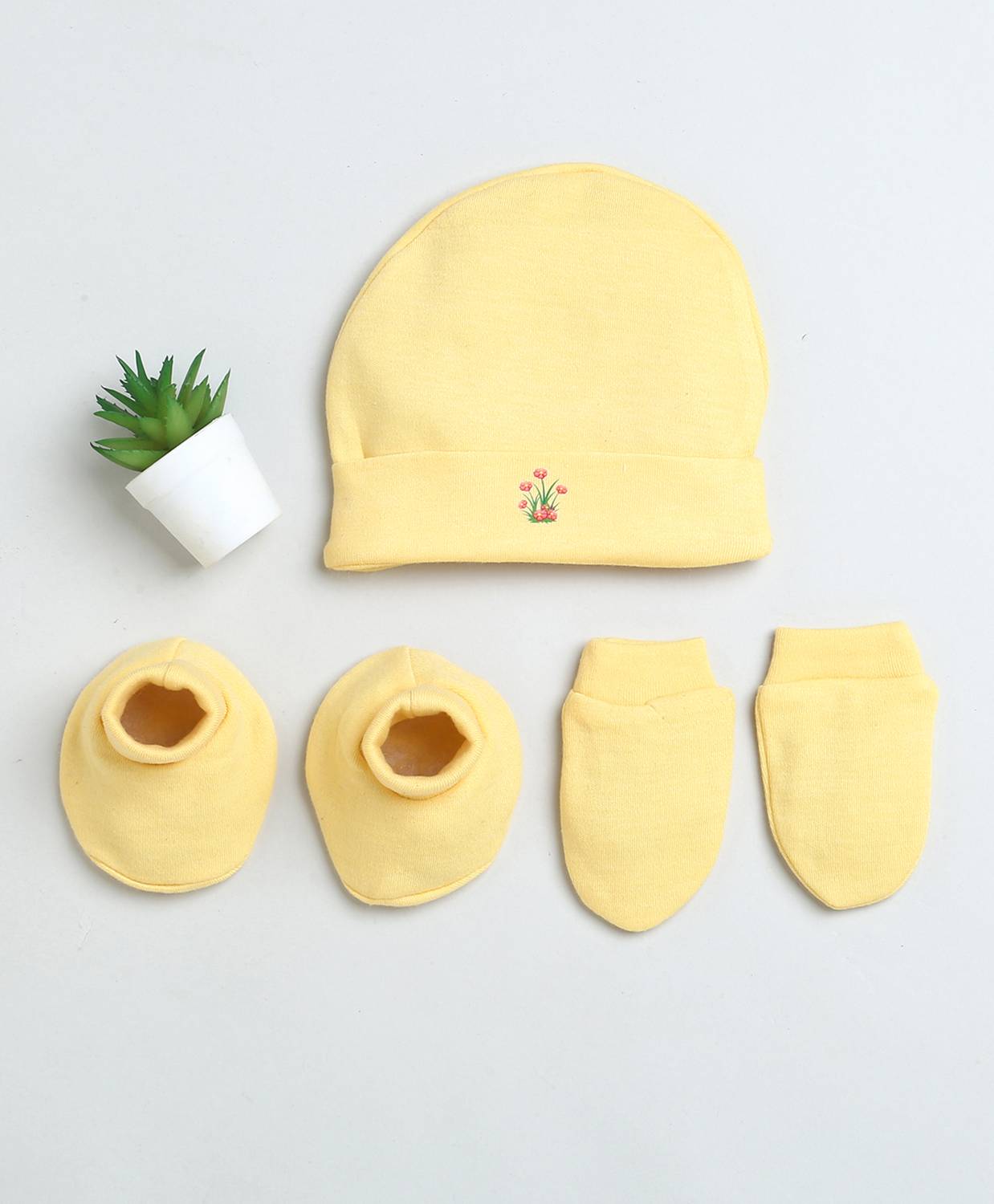 BUMZEE Baby Girls Casual Cap Bootie, Mitten