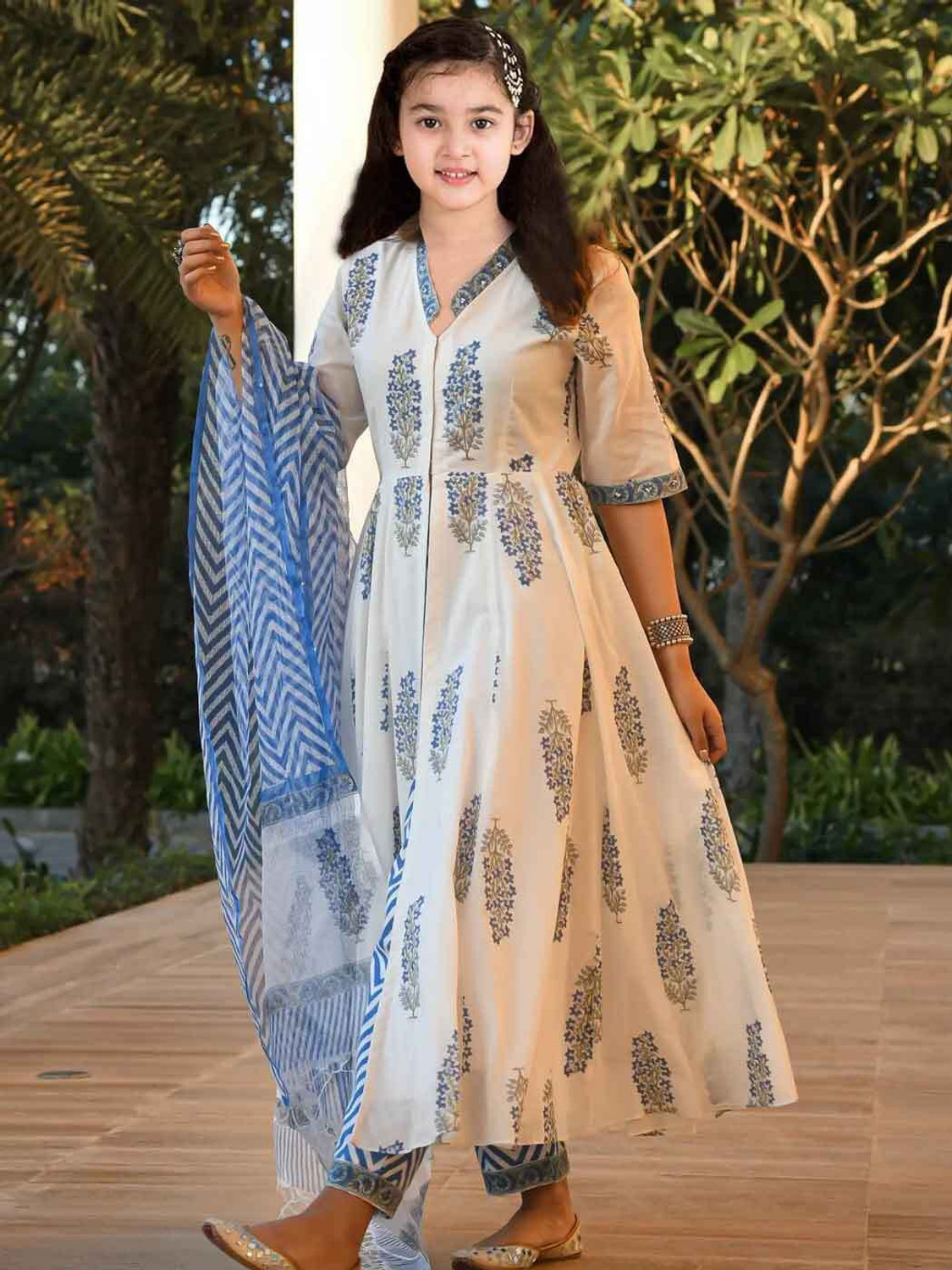 Image of Vetrokart Girls Casual Kurta, Churidar & Dupatta Set