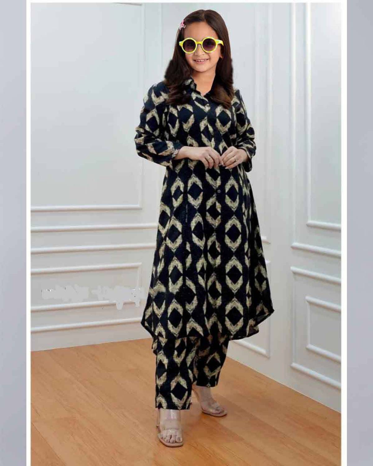 Vetrokart Girls Casual Kurta and Churidar Set
