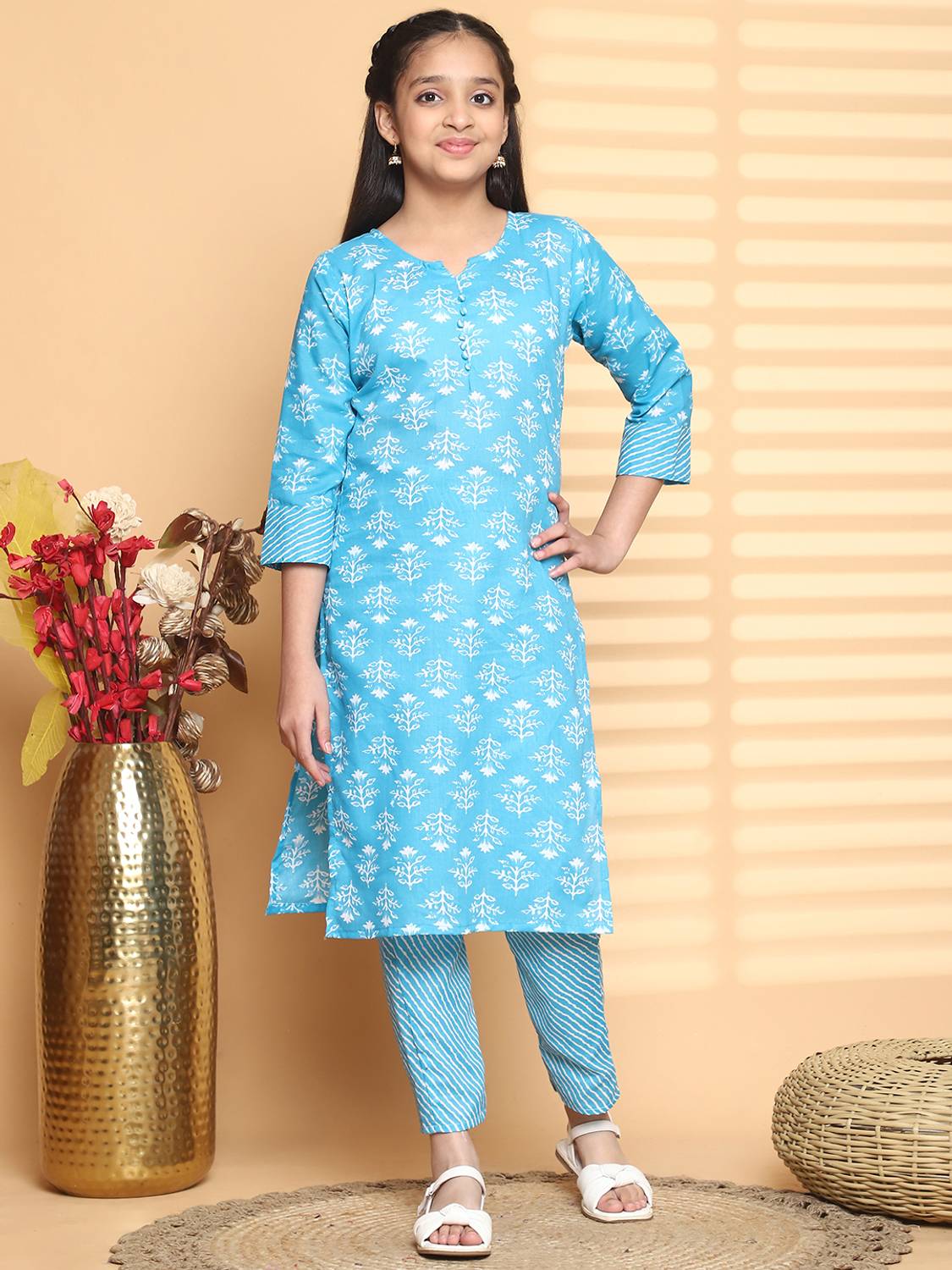 Vetrokart Girls Casual, Festive & Party Kurta and Pyjama Set