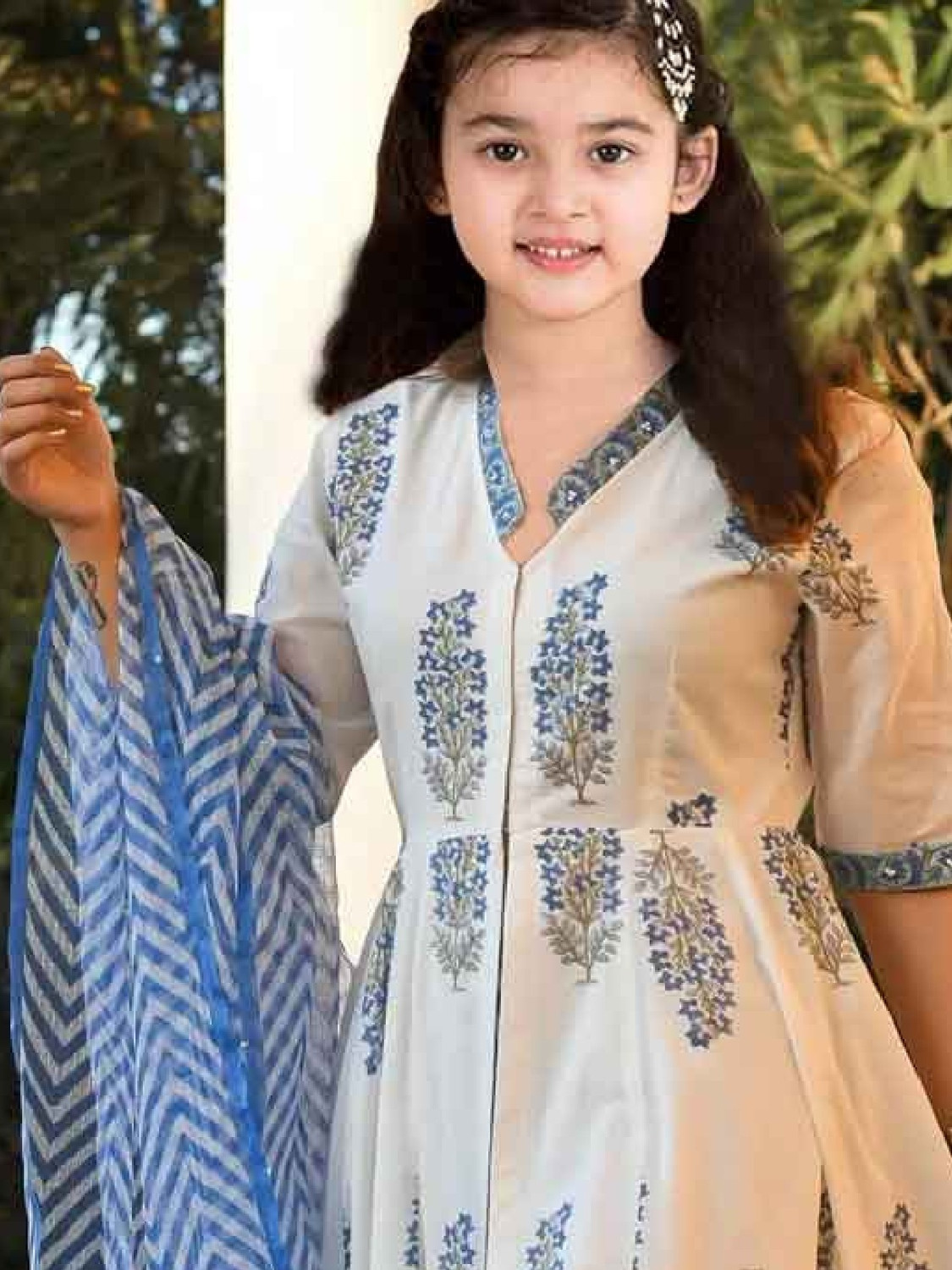 Image of Vetrokart Girls Casual Kurta, Churidar & Dupatta Set