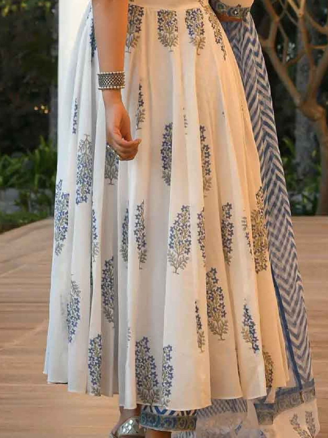 Image of Vetrokart Girls Casual Kurta, Churidar & Dupatta Set