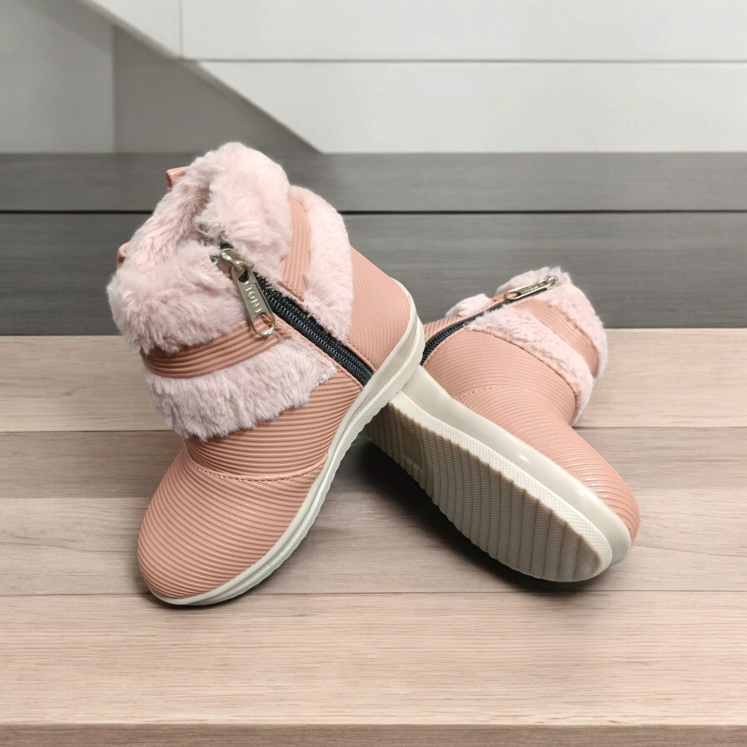 Image of Zuvio Footwear Hello Kitty Girls Zip Casual Boots