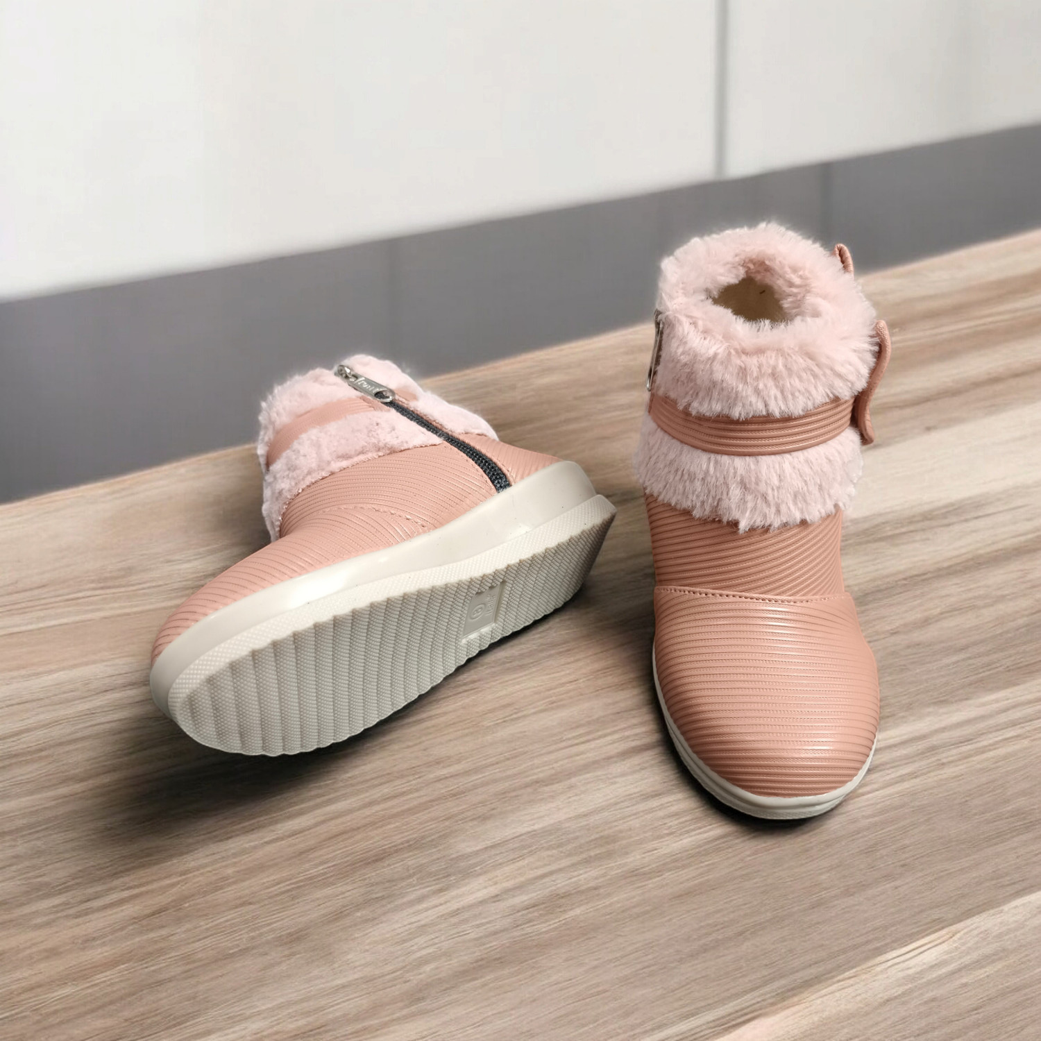 Image of Zuvio Footwear Hello Kitty Girls Zip Casual Boots