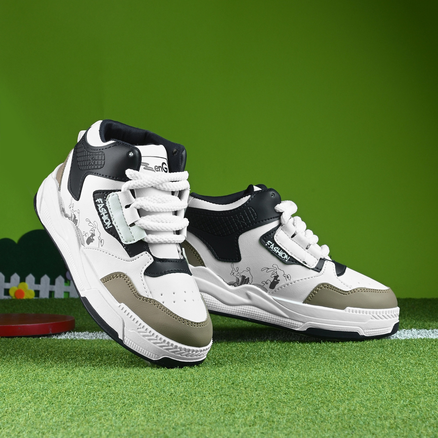 Image of Birde Looney Toons Boys Lace Sneakers