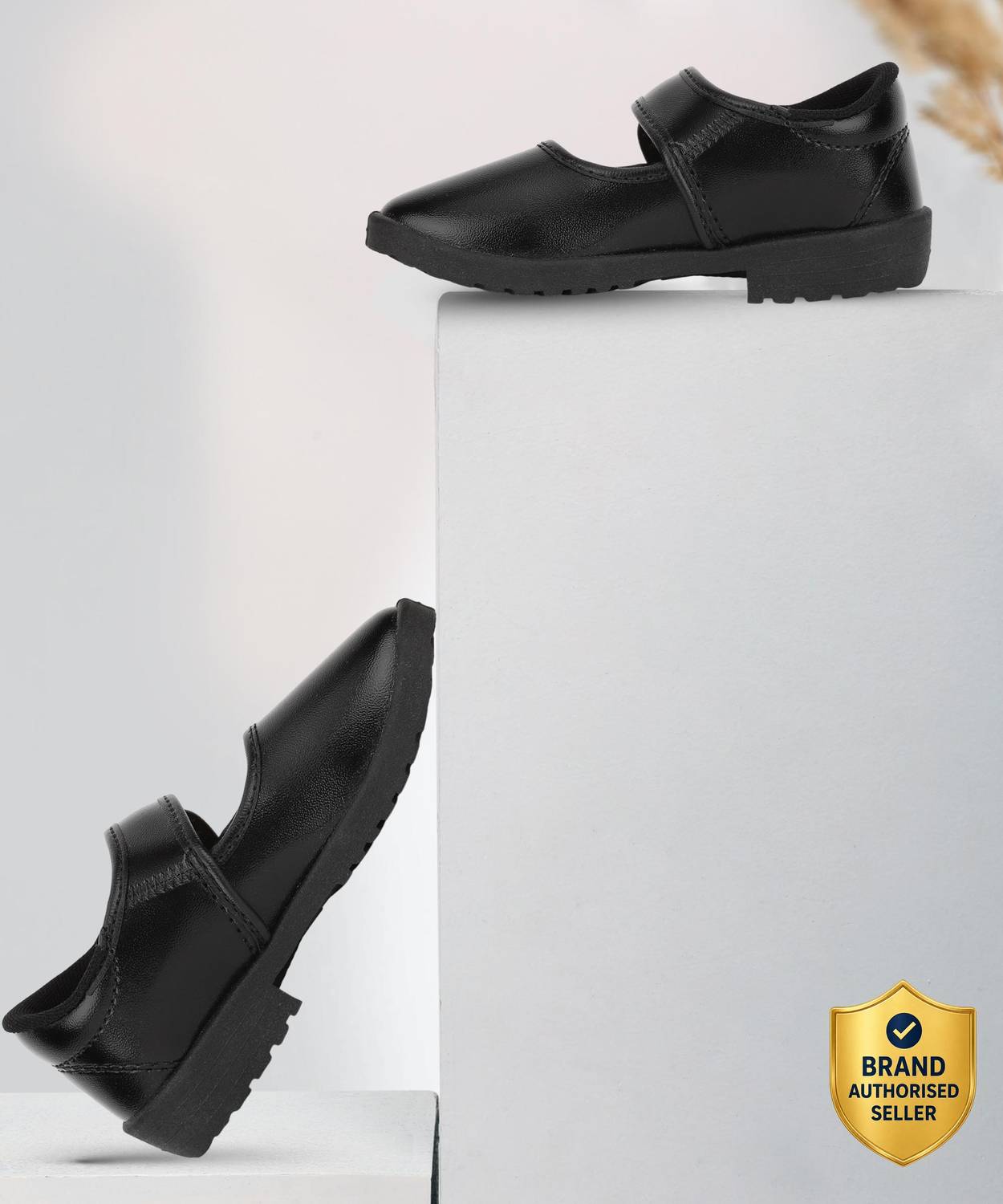 Bata Girls Velcro Ballerinas
