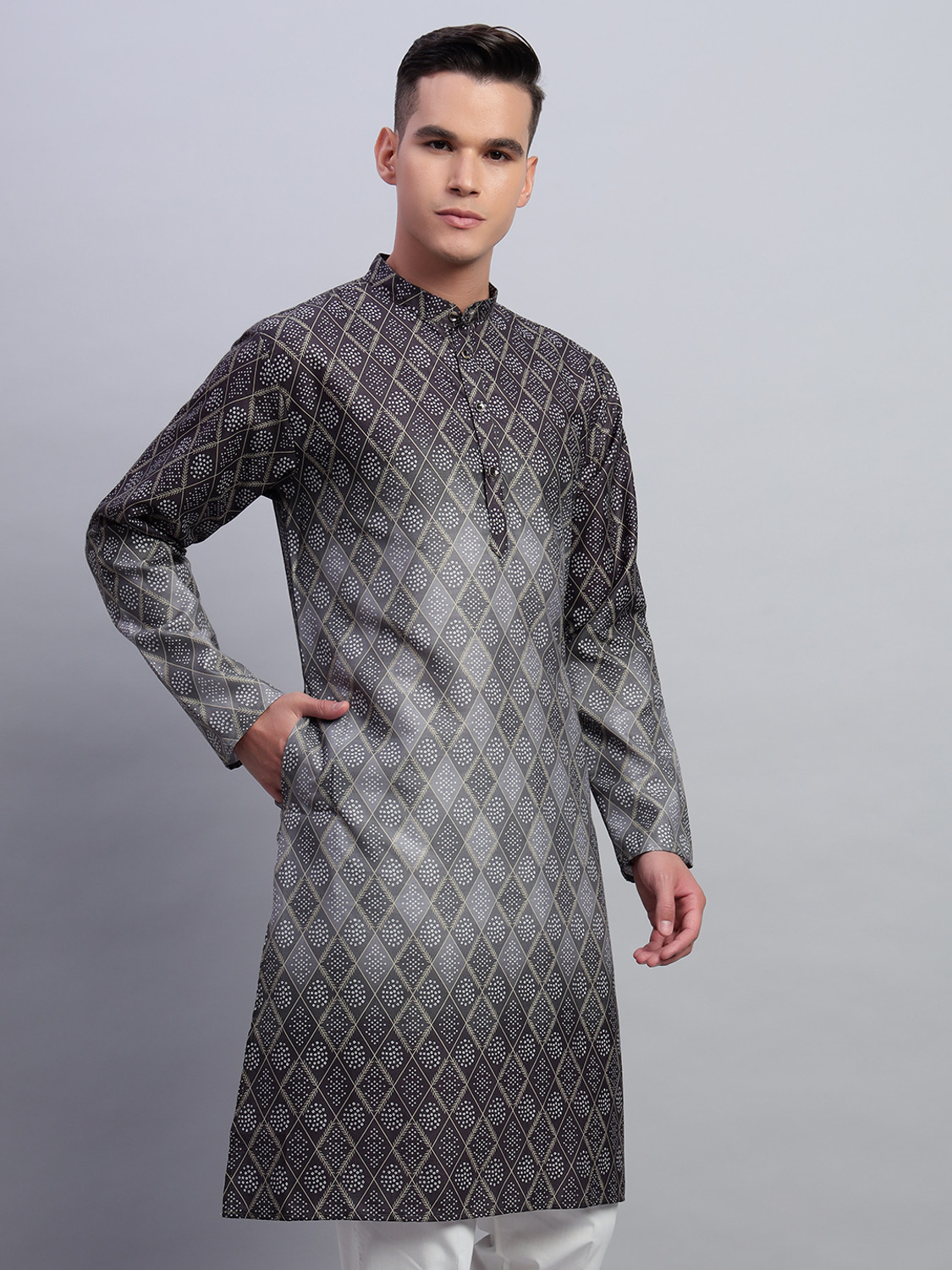 Image of rutva Men Embroidered Straight Kurta
