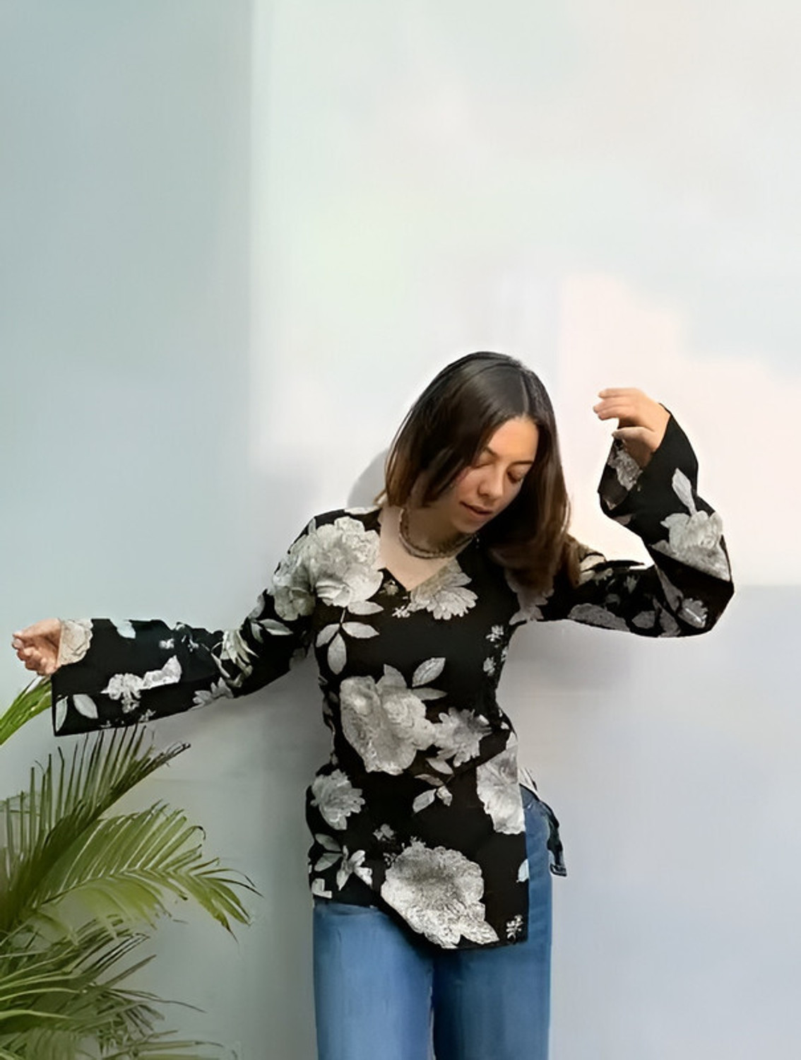 Image of KESARI VASTRA Women Floral Print Straight Kurta