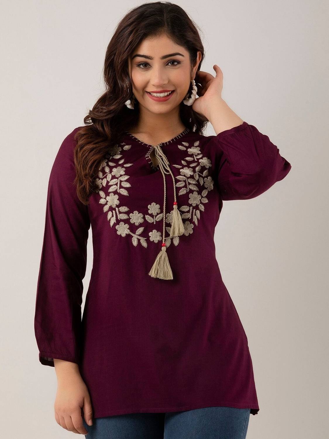 BlueKart Women Embroidered Straight Kurta