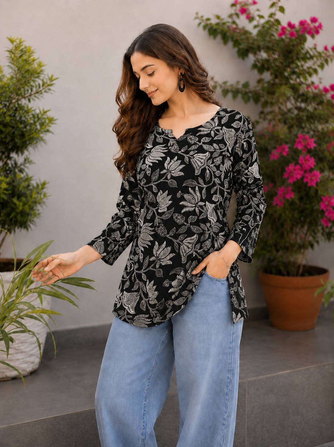 ENAREZI Women Black Floral Print Straight Kurta