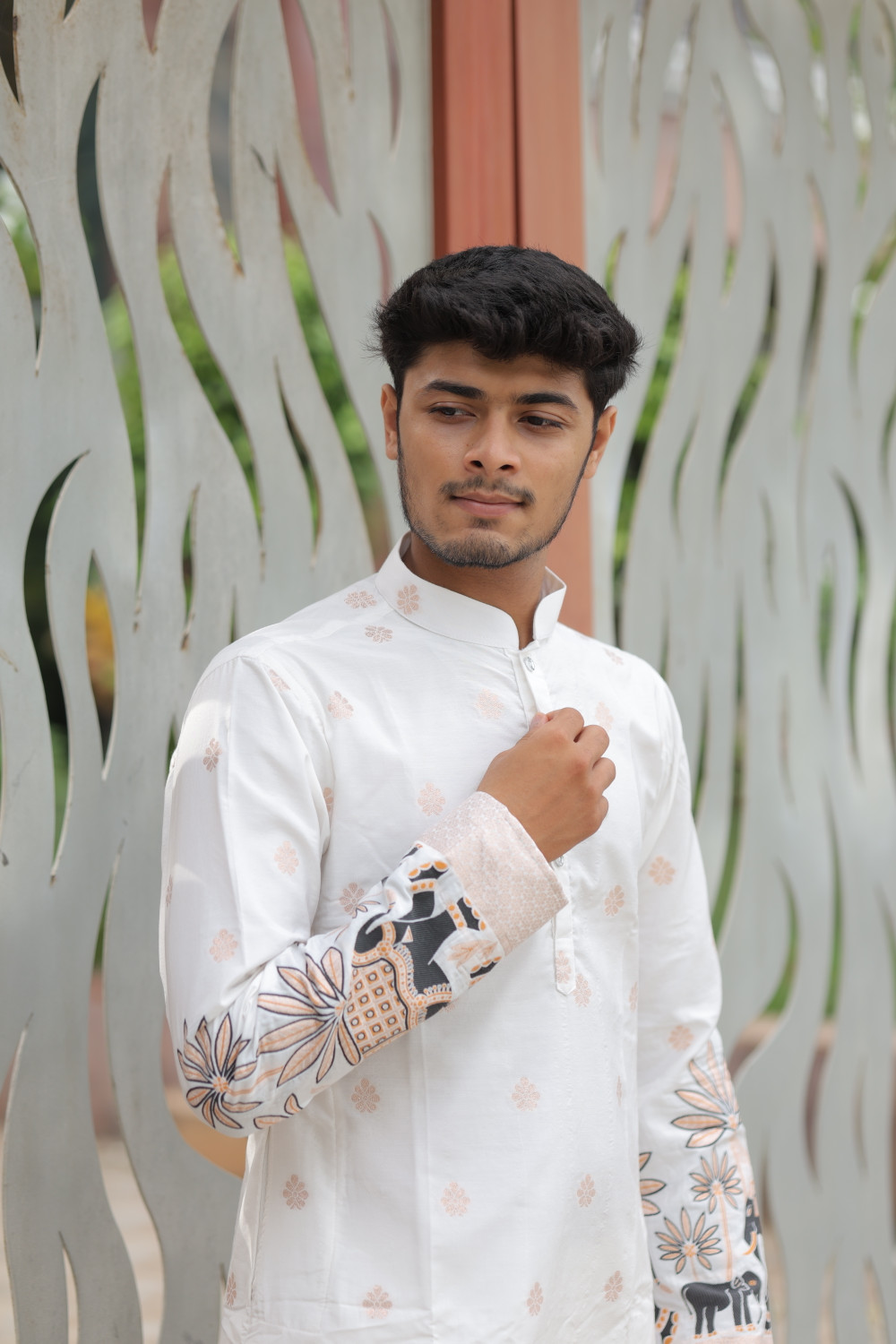Image of HOUSE OF SANSKRUTI Men Woven Design Straight Kurta