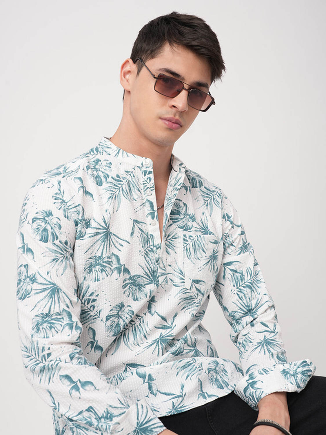 Image of VASTRADO Men Printed Straight Kurta