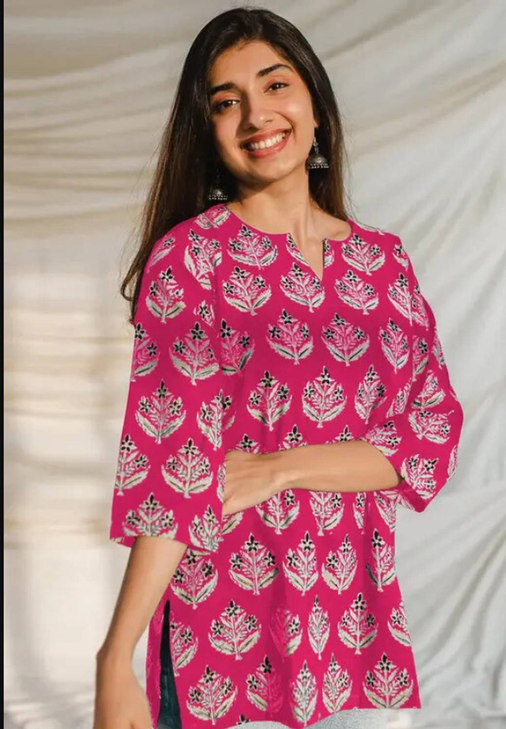 CHECHI Women Printed Viscose Rayon Straight Kurta (Pink)