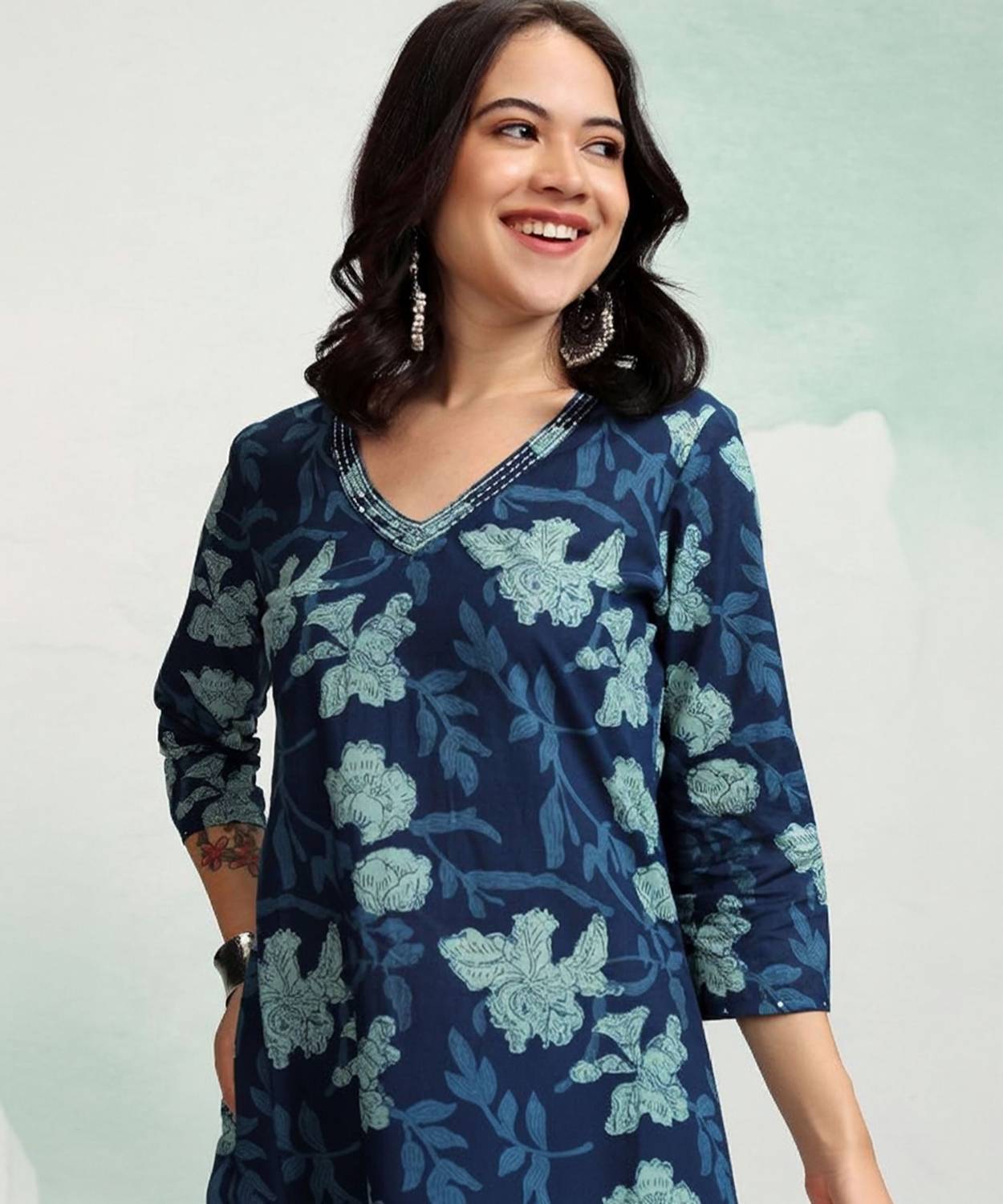 PRISCA Women Floral Print Pure Cotton Straight Kurta (Blue)