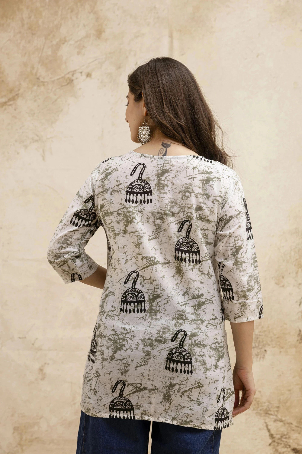 Image of Surhi Women Printed Straight Kurta