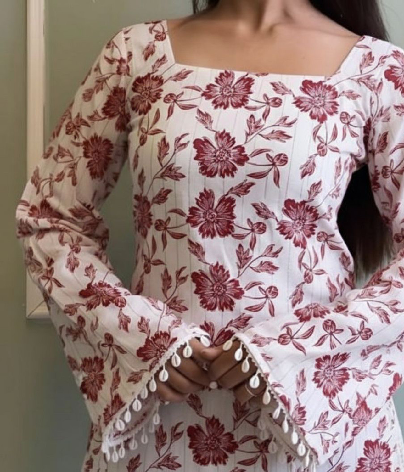 Image of MAHALKAZ Women Floral Print, Printed Straight Kurta