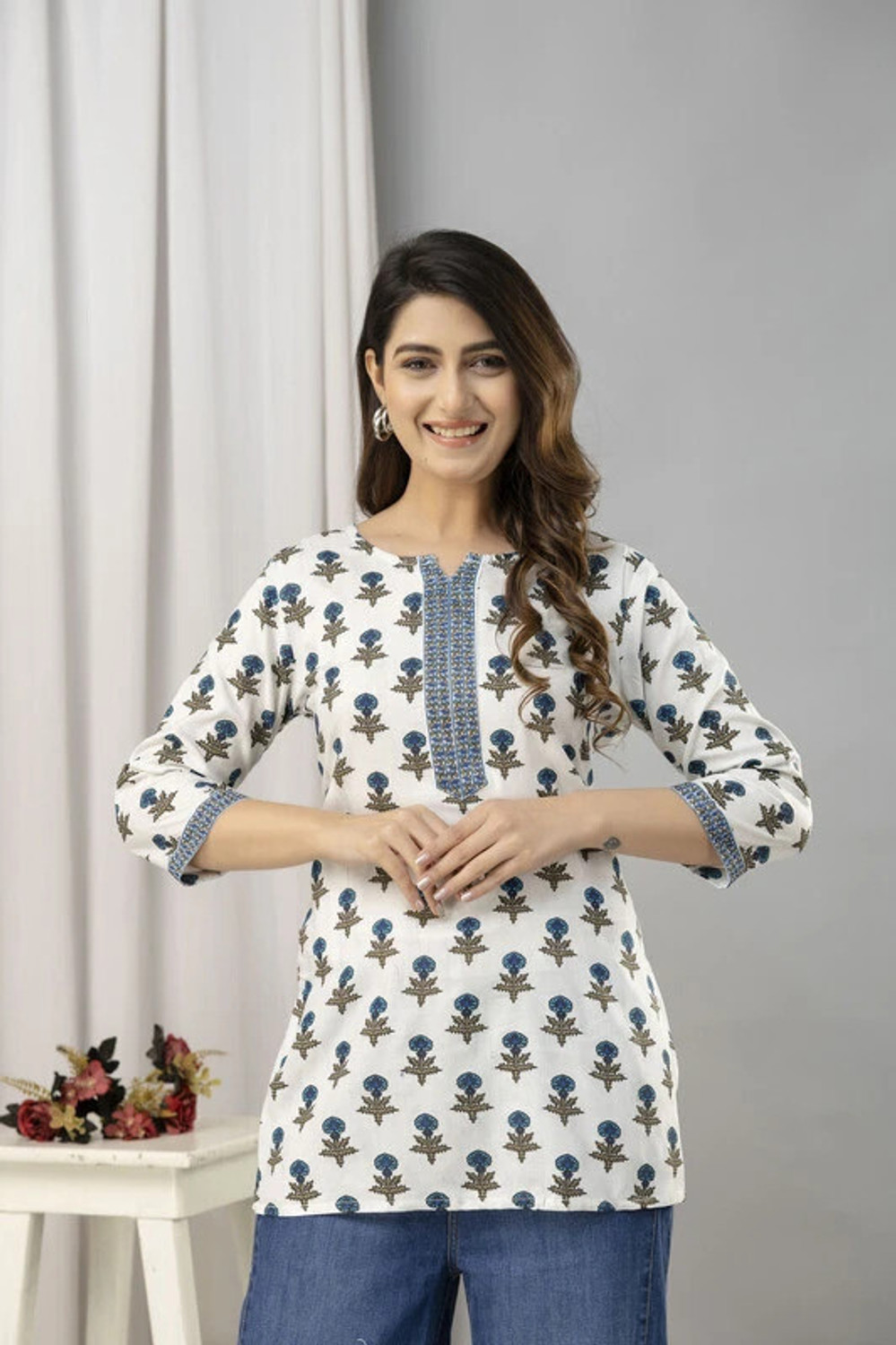Image of HARITWAL Women Printed Straight Kurta