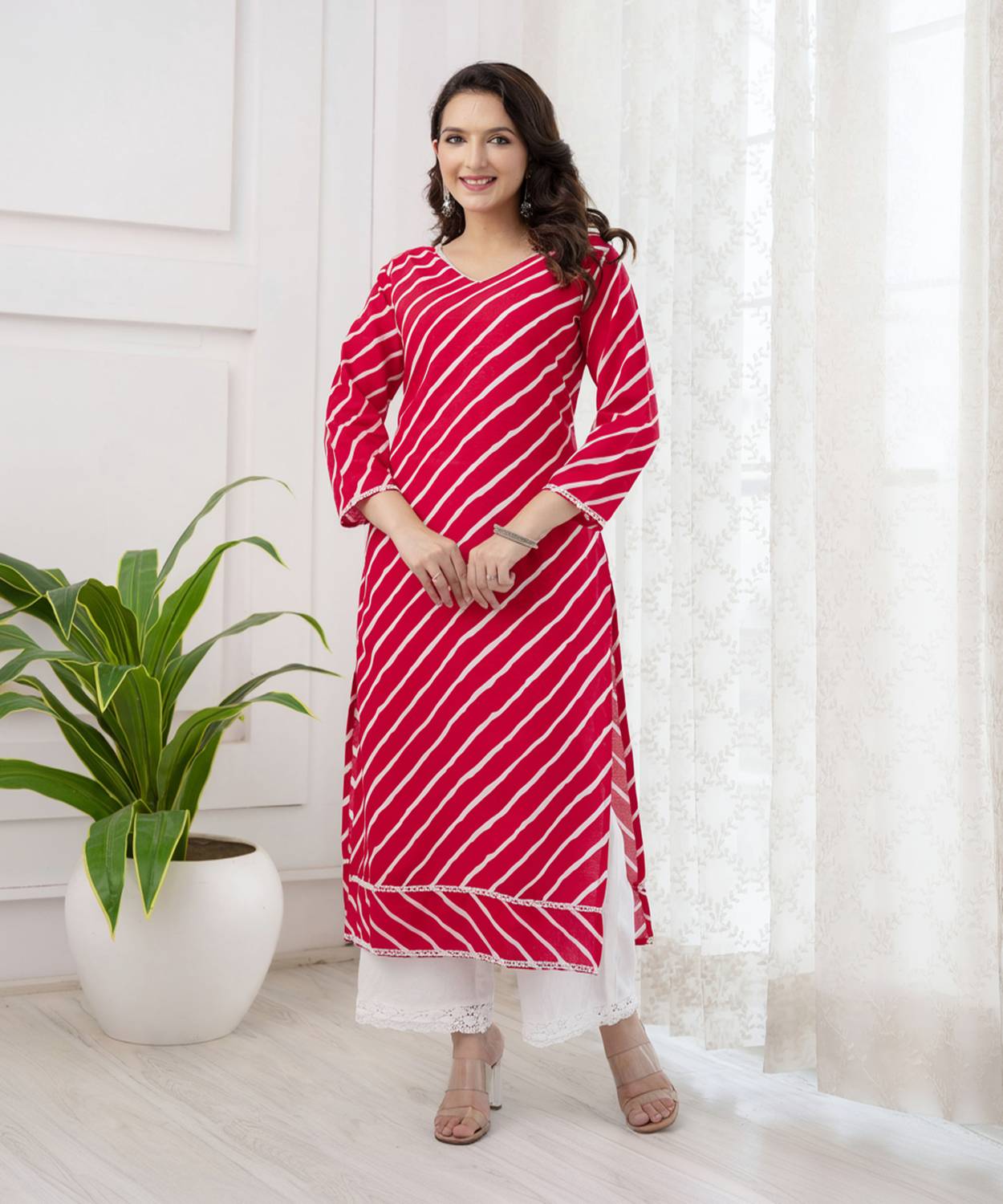 Surhi Women Leheriya Viscose Rayon Straight Kurta (Red)