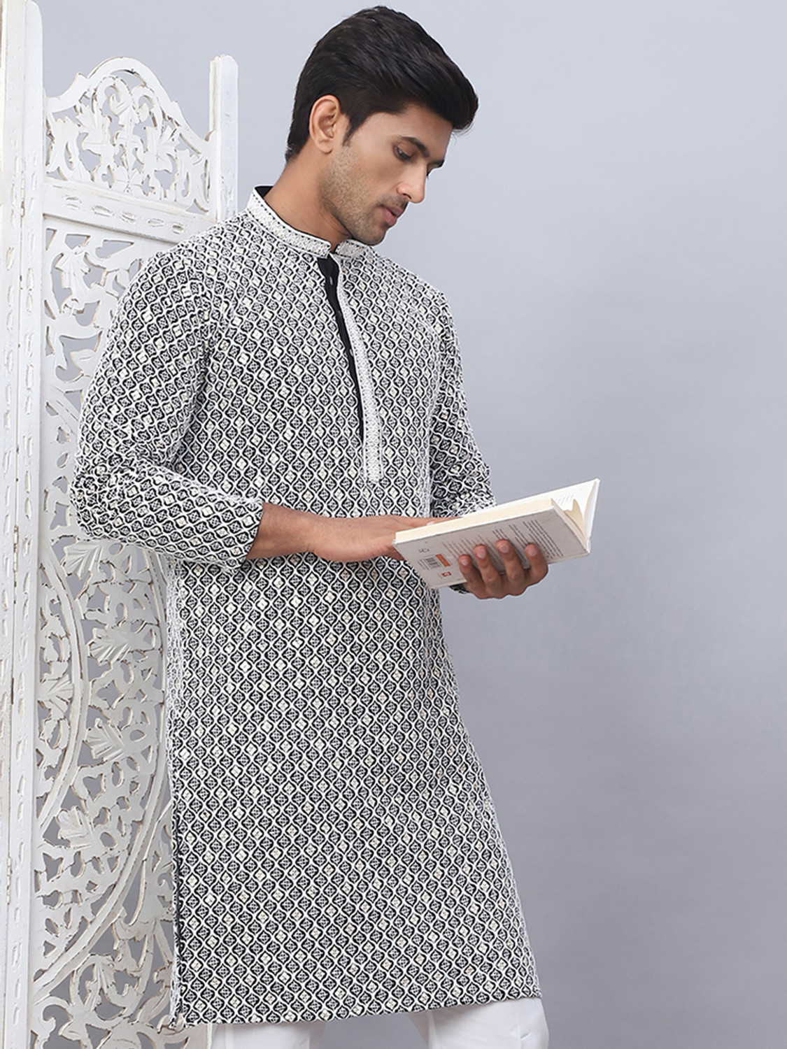 Image of Jompers Men Embroidered Straight Kurta