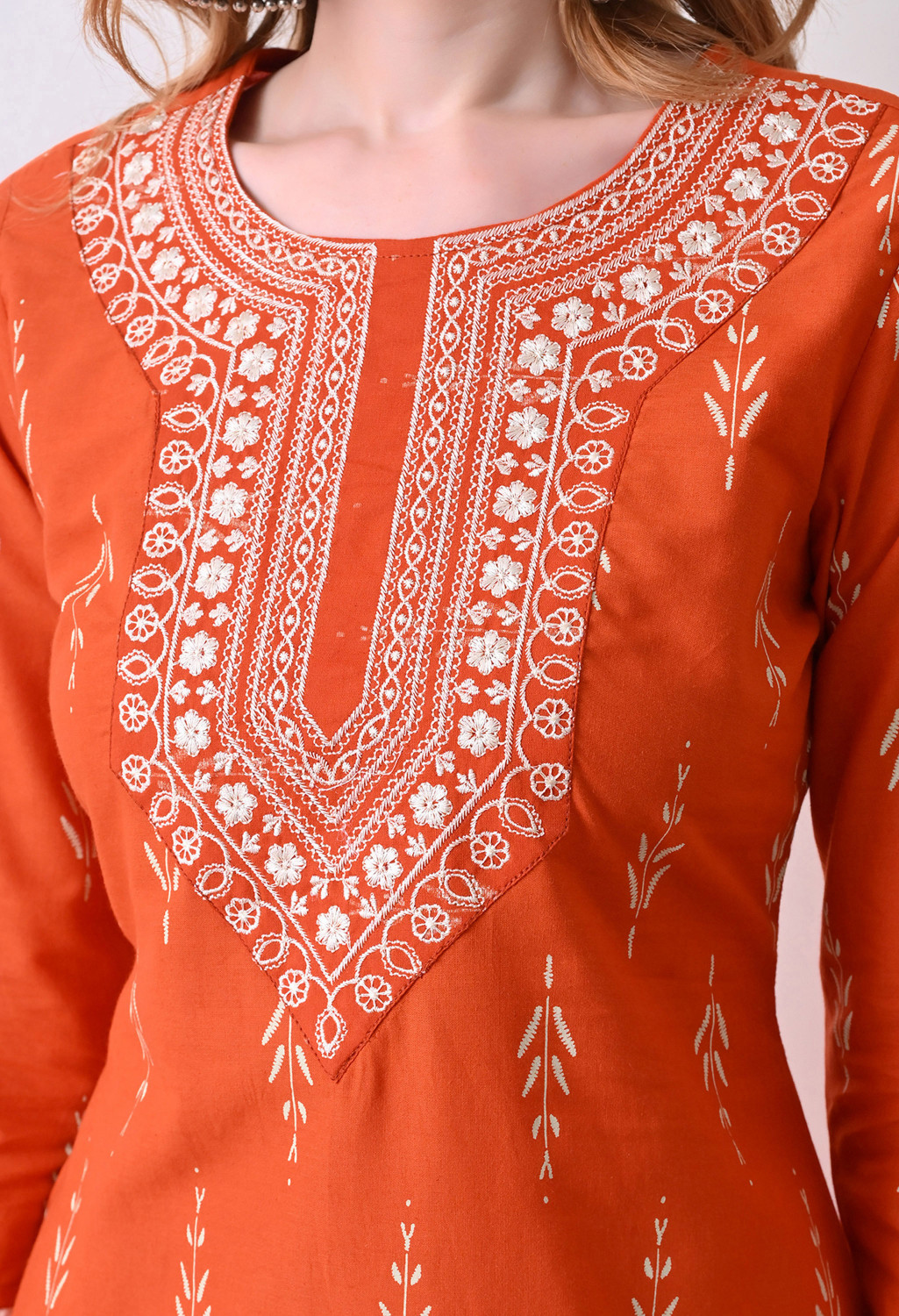 Image of KKOUTFITS Women Embroidered Straight Kurta
