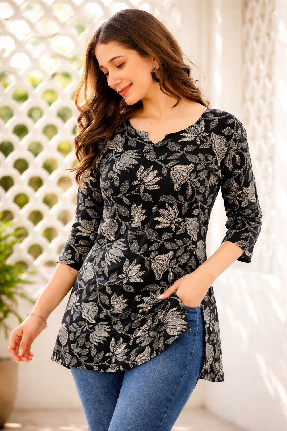 CHARVISCHOICE Women Embroidered Straight Kurta