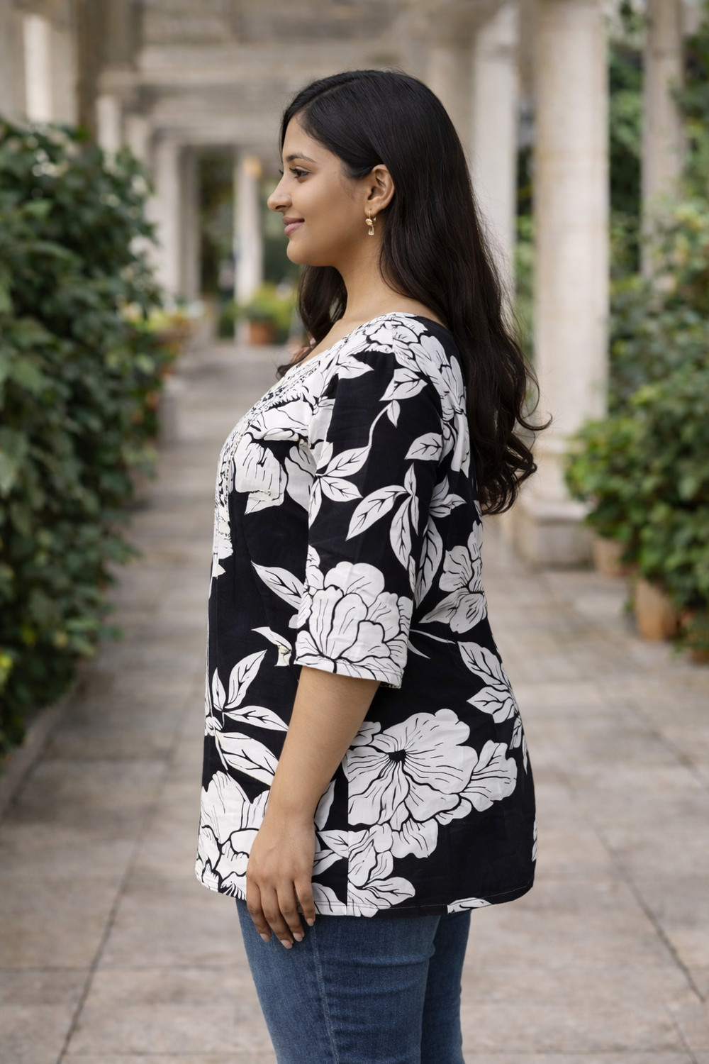 Image of threadsphere Women Floral Print, Embroidered Straight Kurta