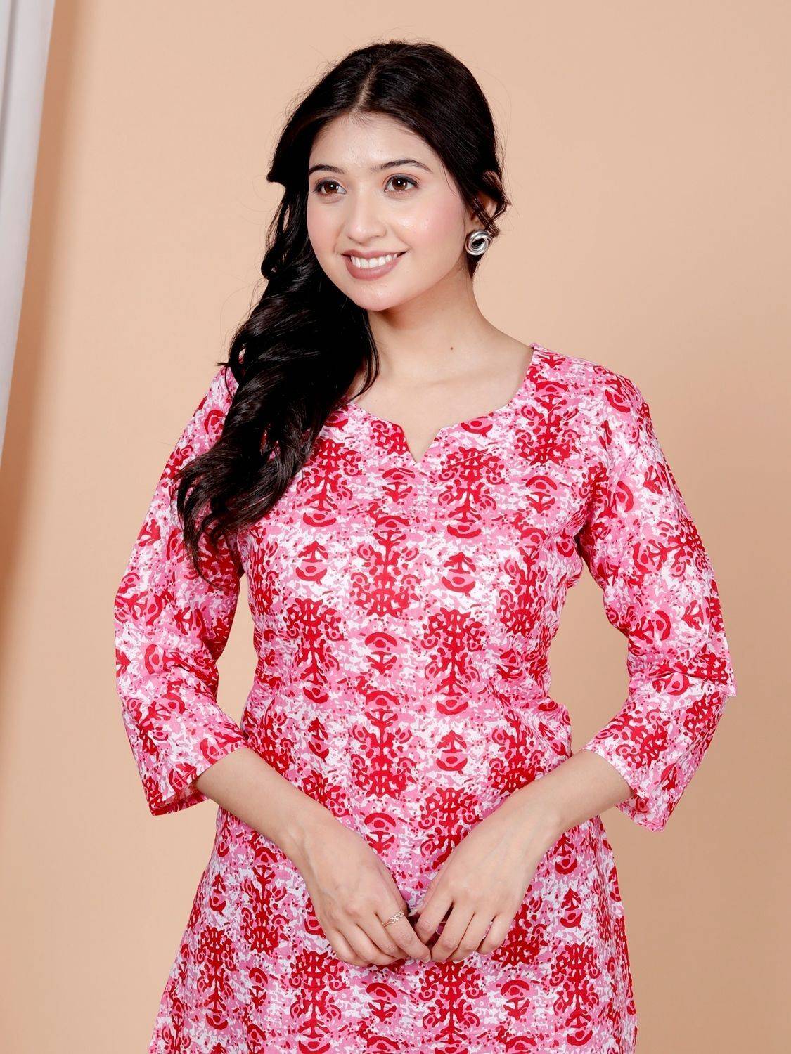 Amriti Women Printed Straight Kurta