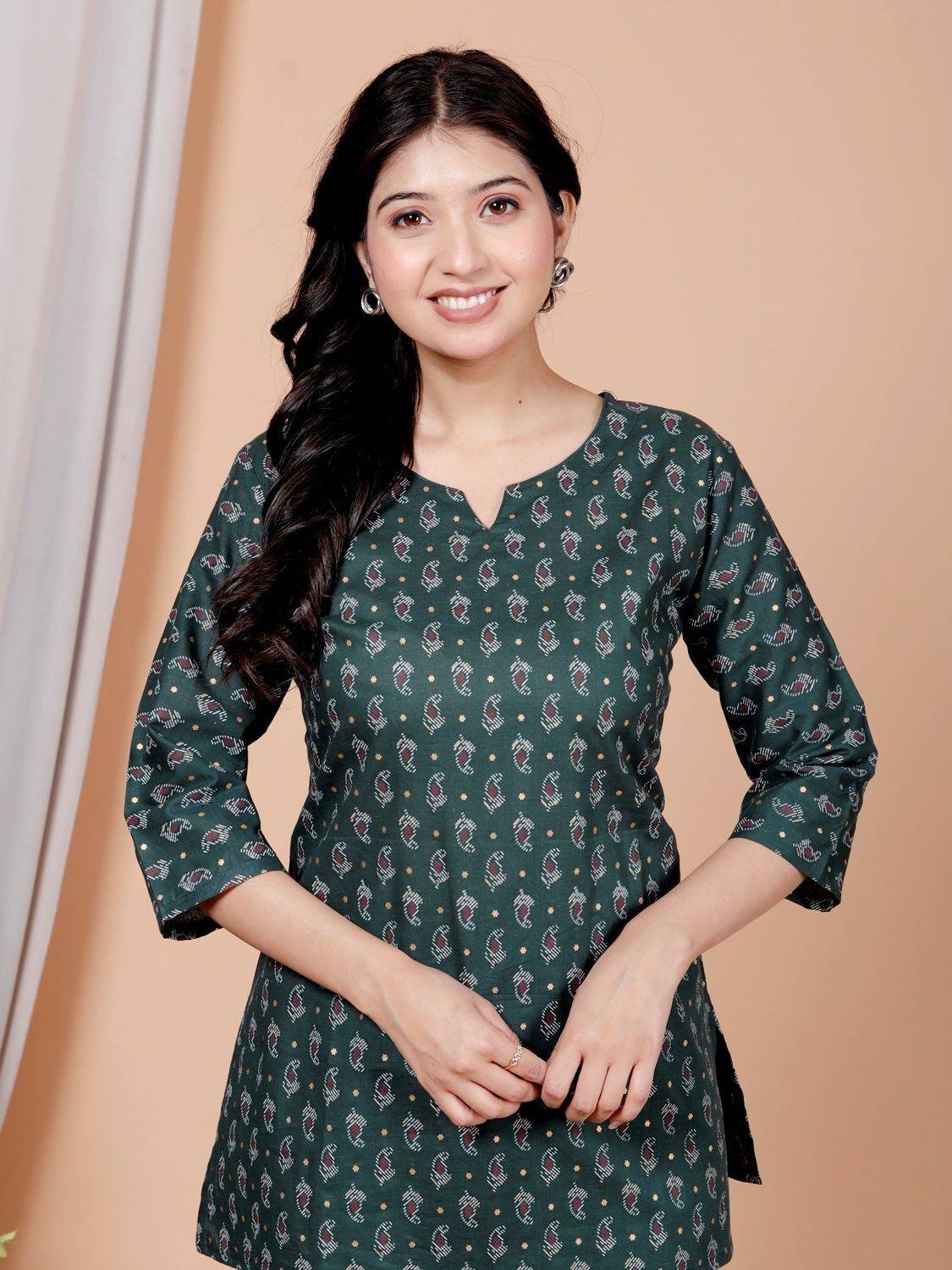 Amriti Women Printed Straight Kurta