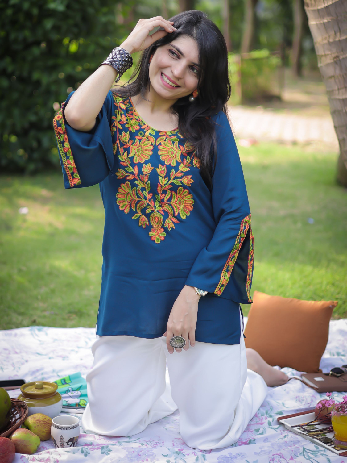 Image of Youthnic Women Embroidered Straight Kurta