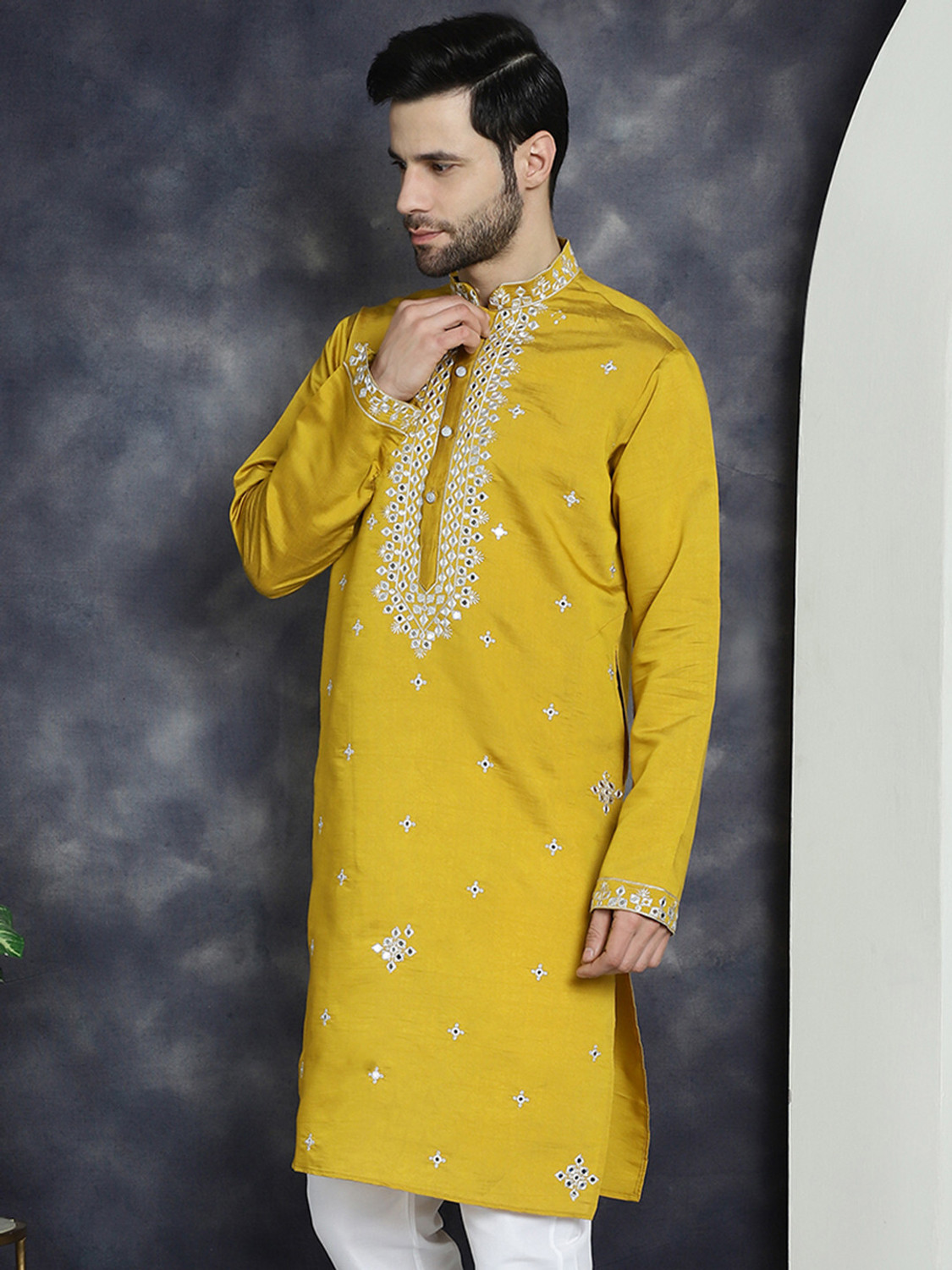 Image of Jompers Men Embroidered, Embellished Straight Kurta