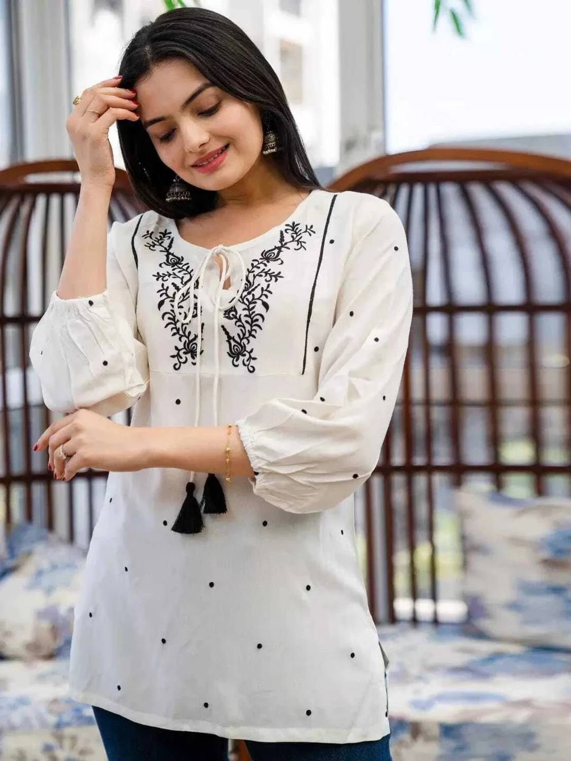 HouseOfCommon Women Embroidered Viscose Rayon Straight Kurta (Whi