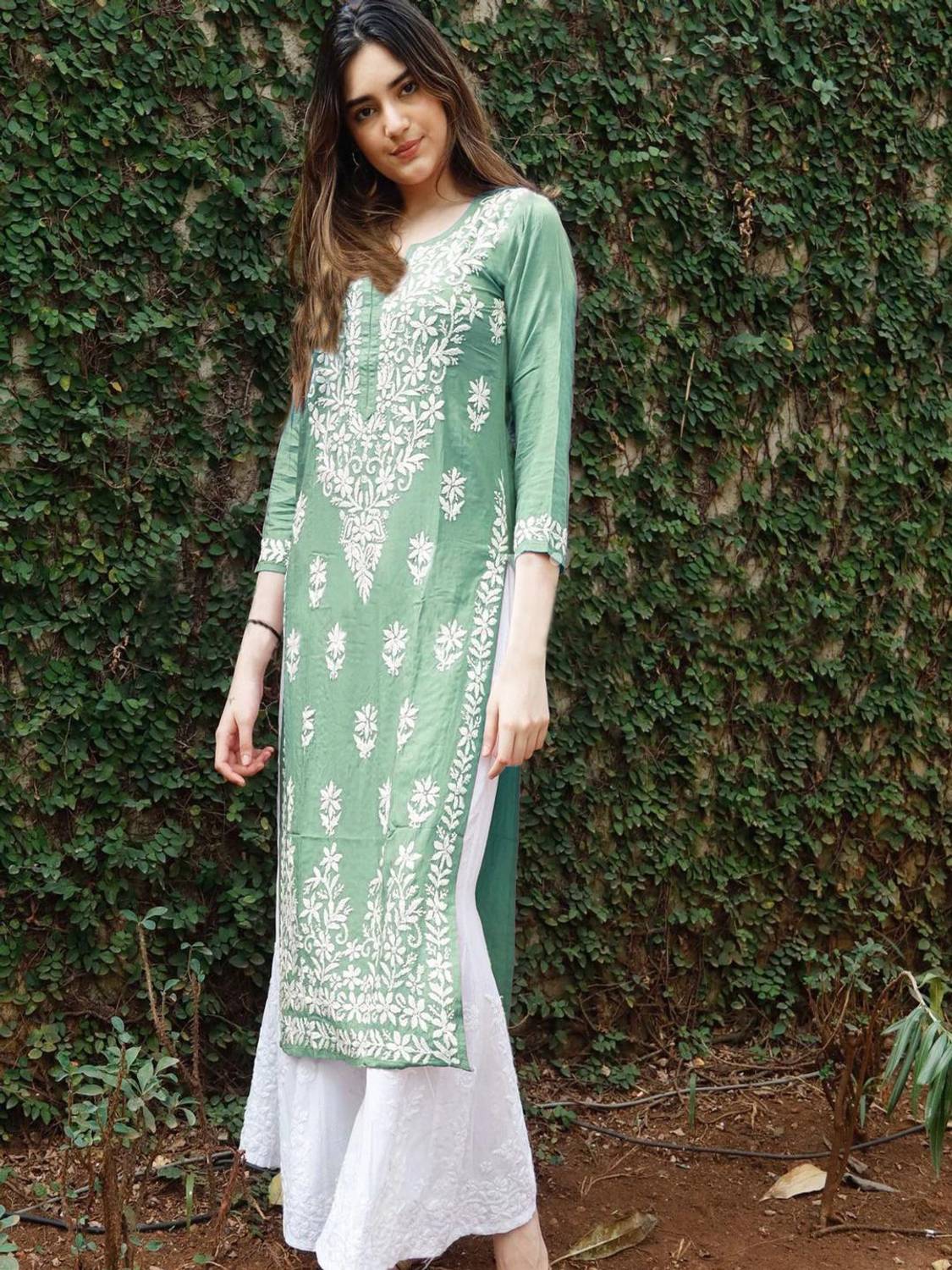 Ewedoos Women Embroidered Straight Kurta